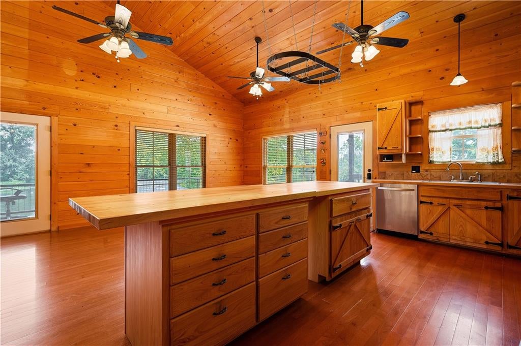 Natchez, Louisiana, 71456, United States, 4 Bedrooms Bedrooms, ,3 BathroomsBathrooms,Residential,For Sale,1975499