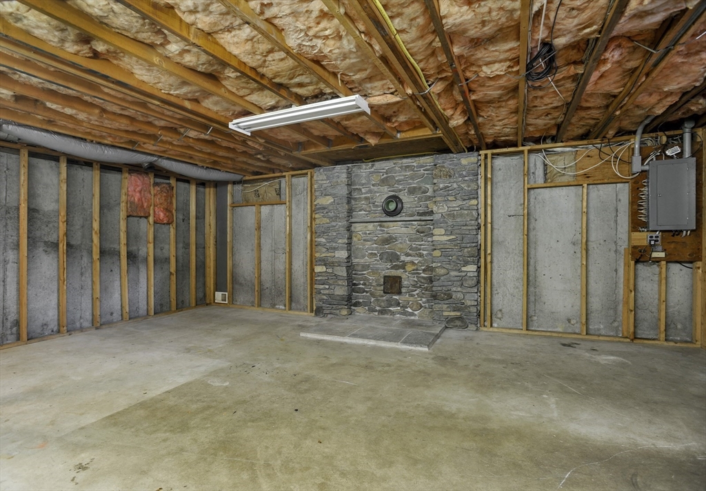 Hanson, Massachusetts, 02341, United States, 4 Bedrooms Bedrooms, ,2 BathroomsBathrooms,Residential,For Sale,2000773