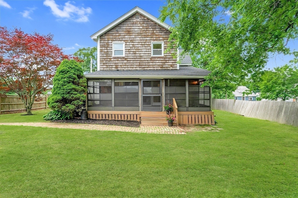 Hamilton, Massachusetts, 01982, United States, 3 Bedrooms Bedrooms, ,2 BathroomsBathrooms,Residential,For Sale,1934634