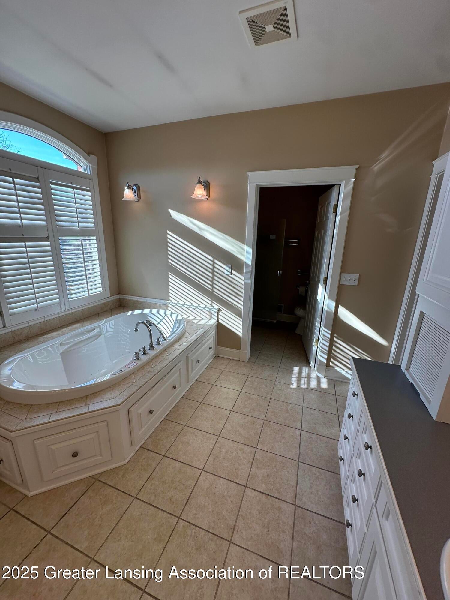 Lansing, Michigan, 48917, United States, 3 Bedrooms Bedrooms, ,4 BathroomsBathrooms,Residential,For Sale,1995579