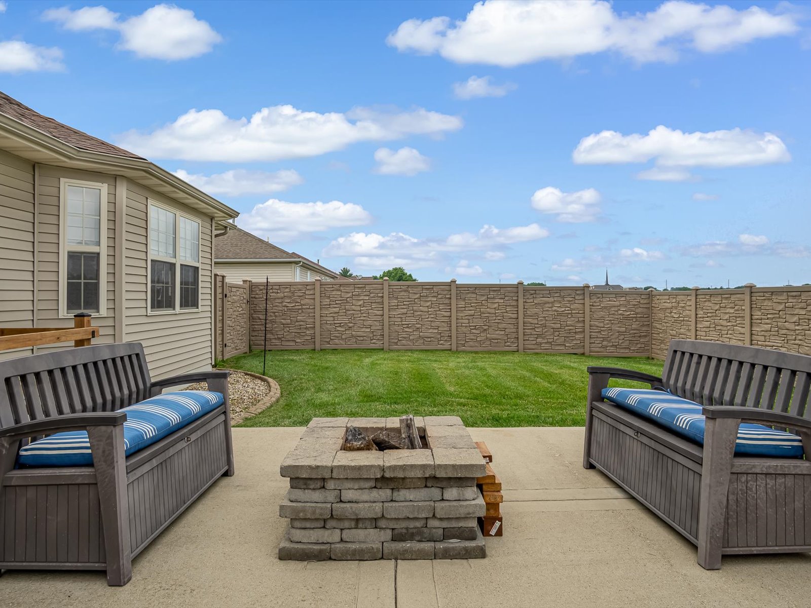 Swansea, Illinois, 62226, United States, 4 Bedrooms Bedrooms, ,4 BathroomsBathrooms,Residential,For Sale,1863975