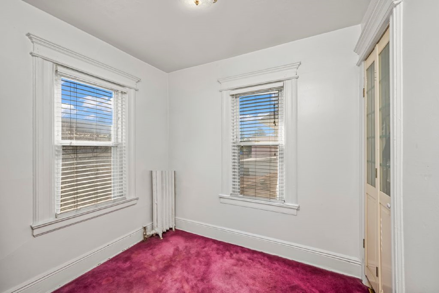  1569 East 45th Street - 物件實景