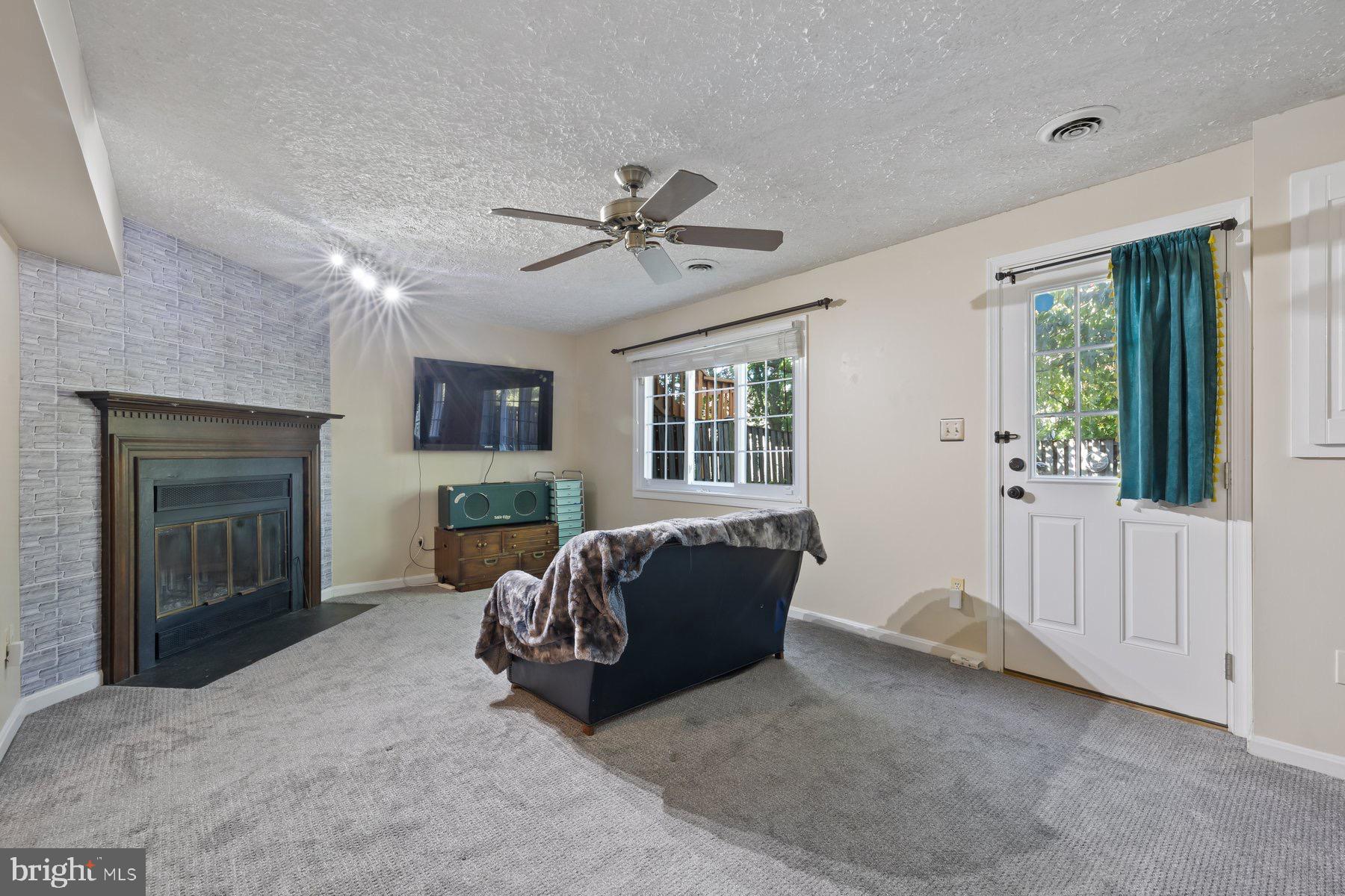 Centreville, Virginia, 20121, United States, 3 Bedrooms Bedrooms, ,4 BathroomsBathrooms,Residential,For Sale,1974352