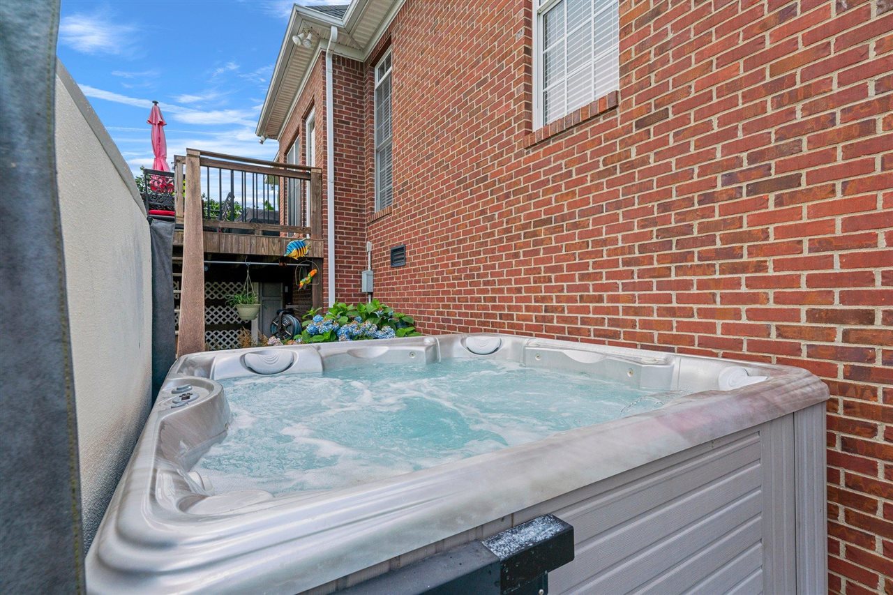 Bowling Green, Kentucky, 42104, United States, 6 Bedrooms Bedrooms, ,4 BathroomsBathrooms,Residential,For Sale,1882789