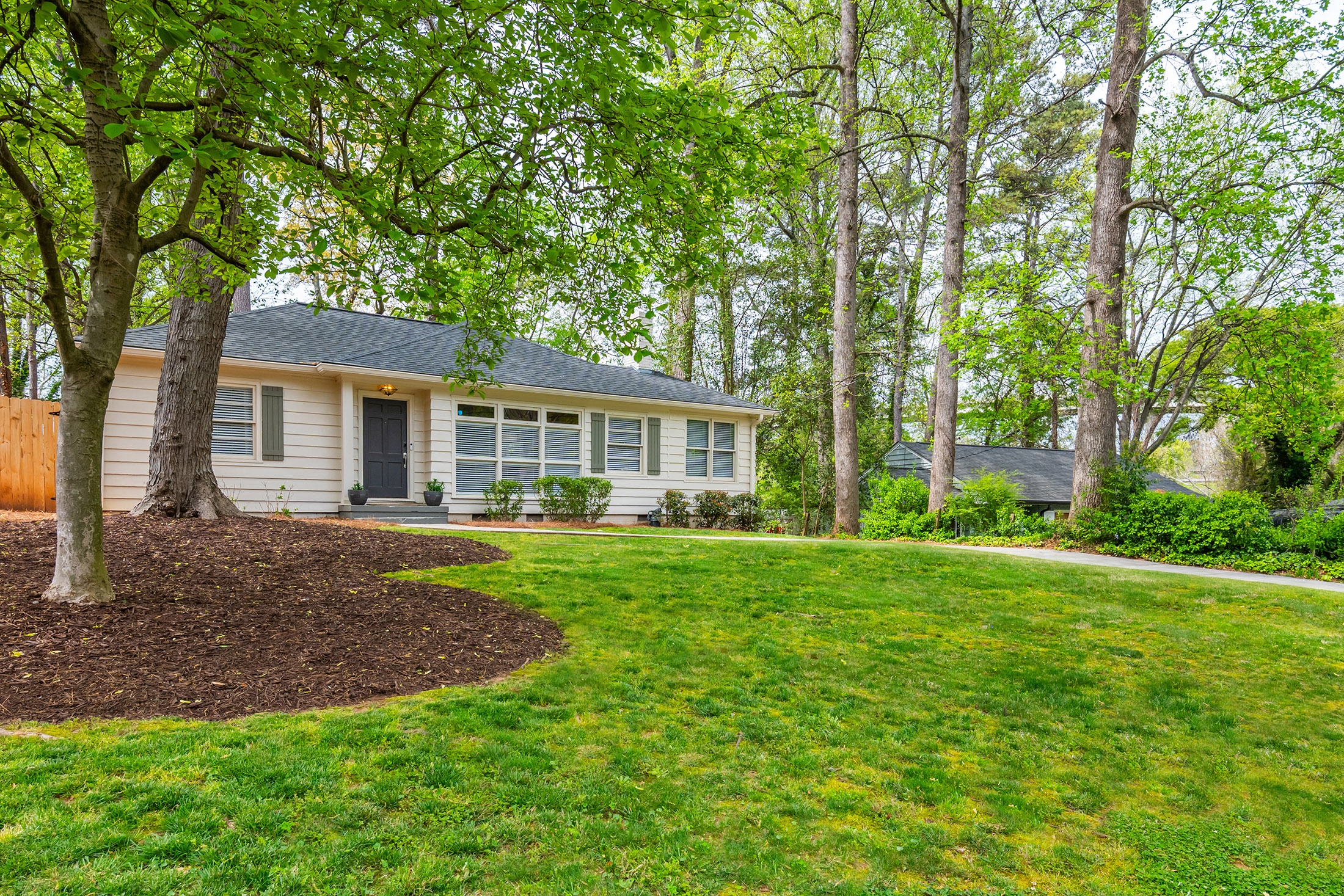  Beautifully Updated Cottage in the Heart of Martin Manor in Buckhead - 物件實景