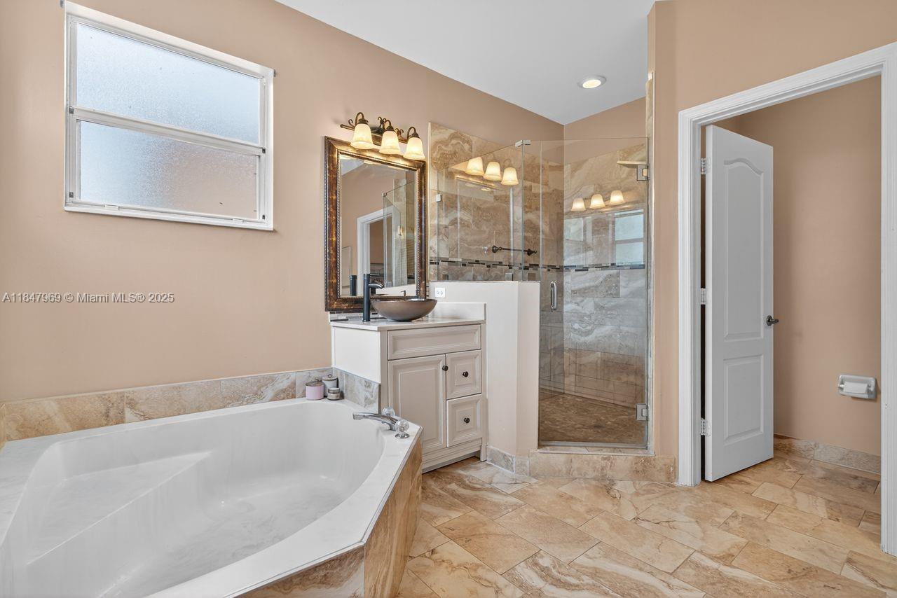 Homestead, Florida, 33033, United States, 7 Bedrooms Bedrooms, ,3 BathroomsBathrooms,Residential,For Sale,1903870