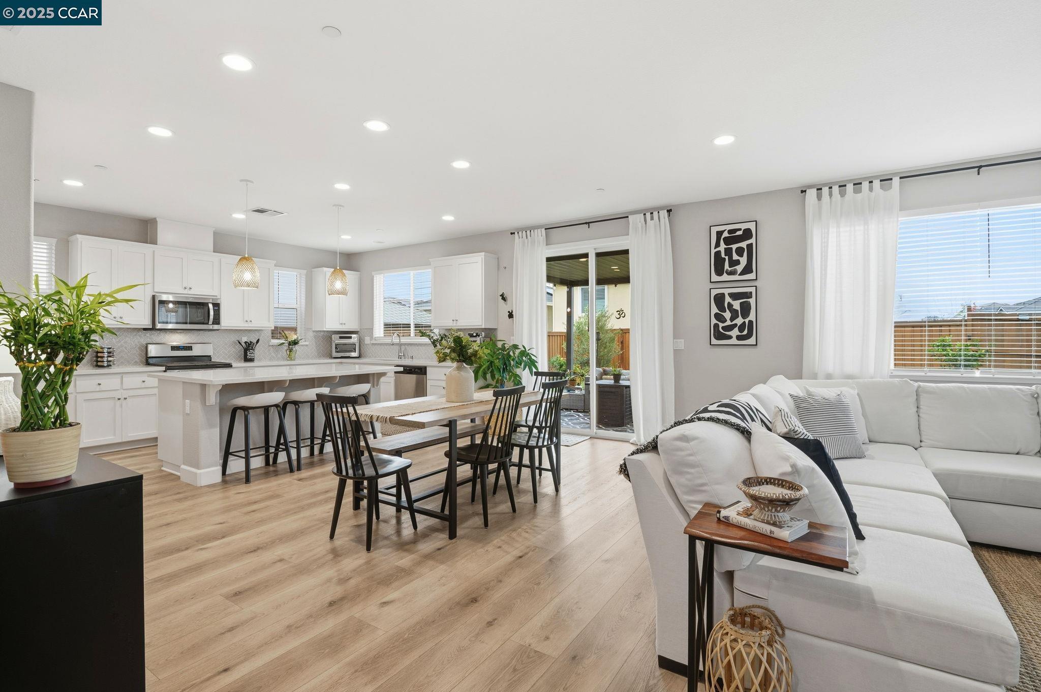 Fairfield, California, 94534, United States, 4 Bedrooms Bedrooms, ,2 BathroomsBathrooms,Residential,For Sale,1999573