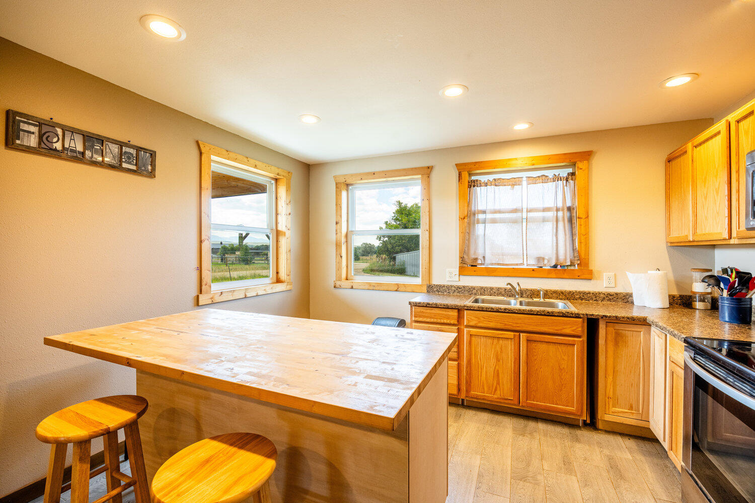 Sheridan, Wyoming, 82801, United States, 3 Bedrooms Bedrooms, ,2 BathroomsBathrooms,Residential,For Sale,1906088