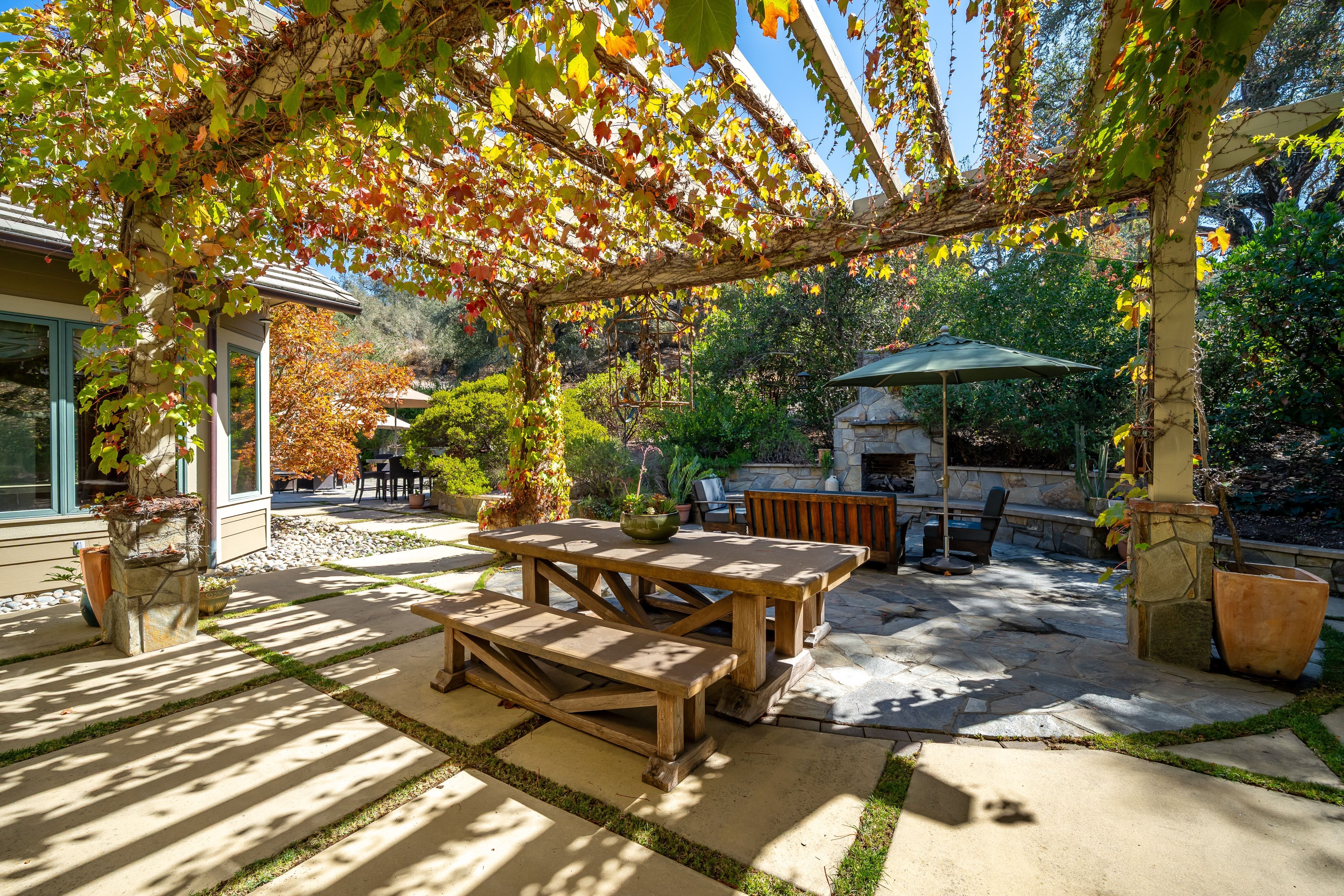  Timeless Craftsman Estate with Resort-Style Outdoor Living - 物件實景