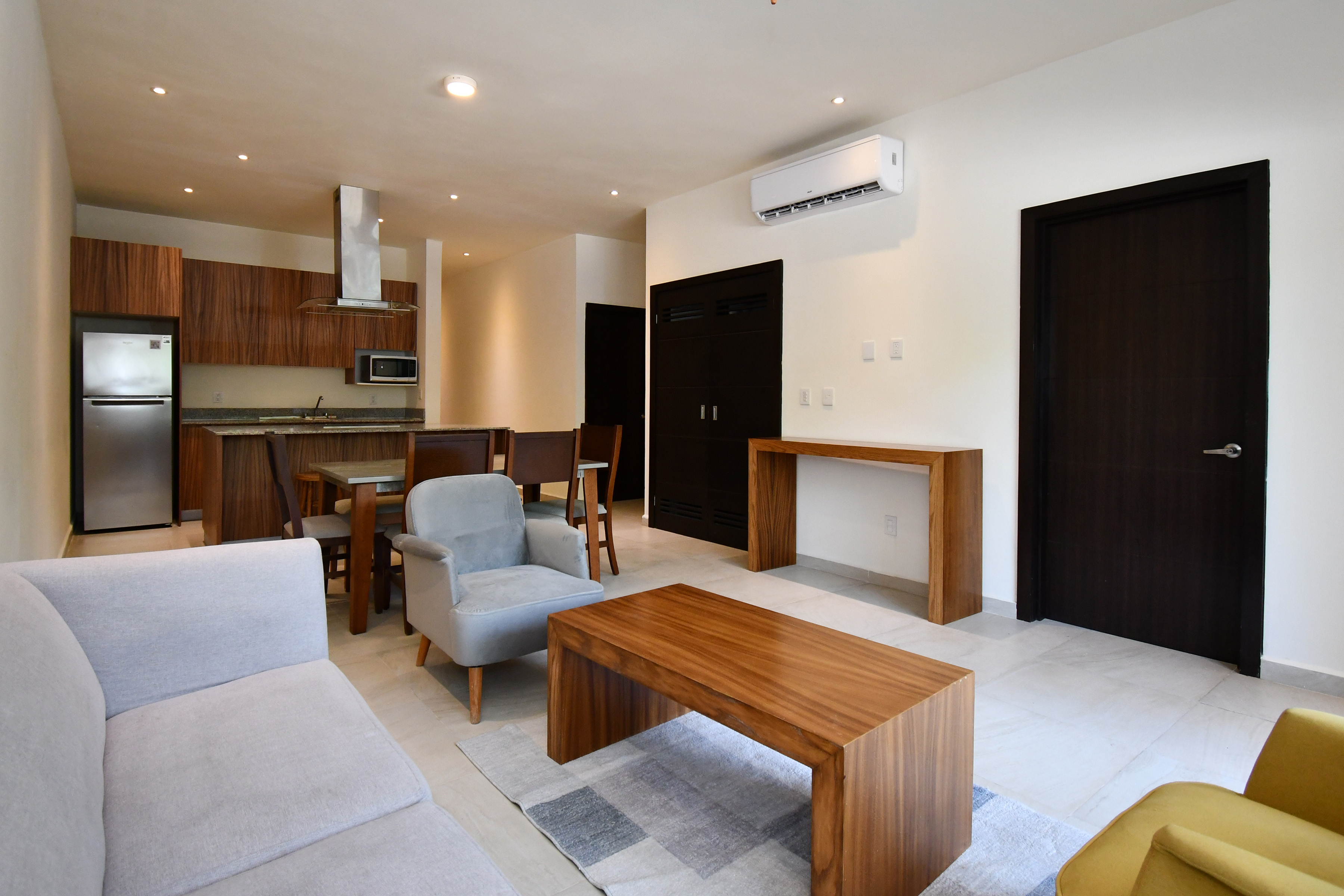  Comfort and Convenience in an Expansive Three-Bedroom Residence - 物件實景