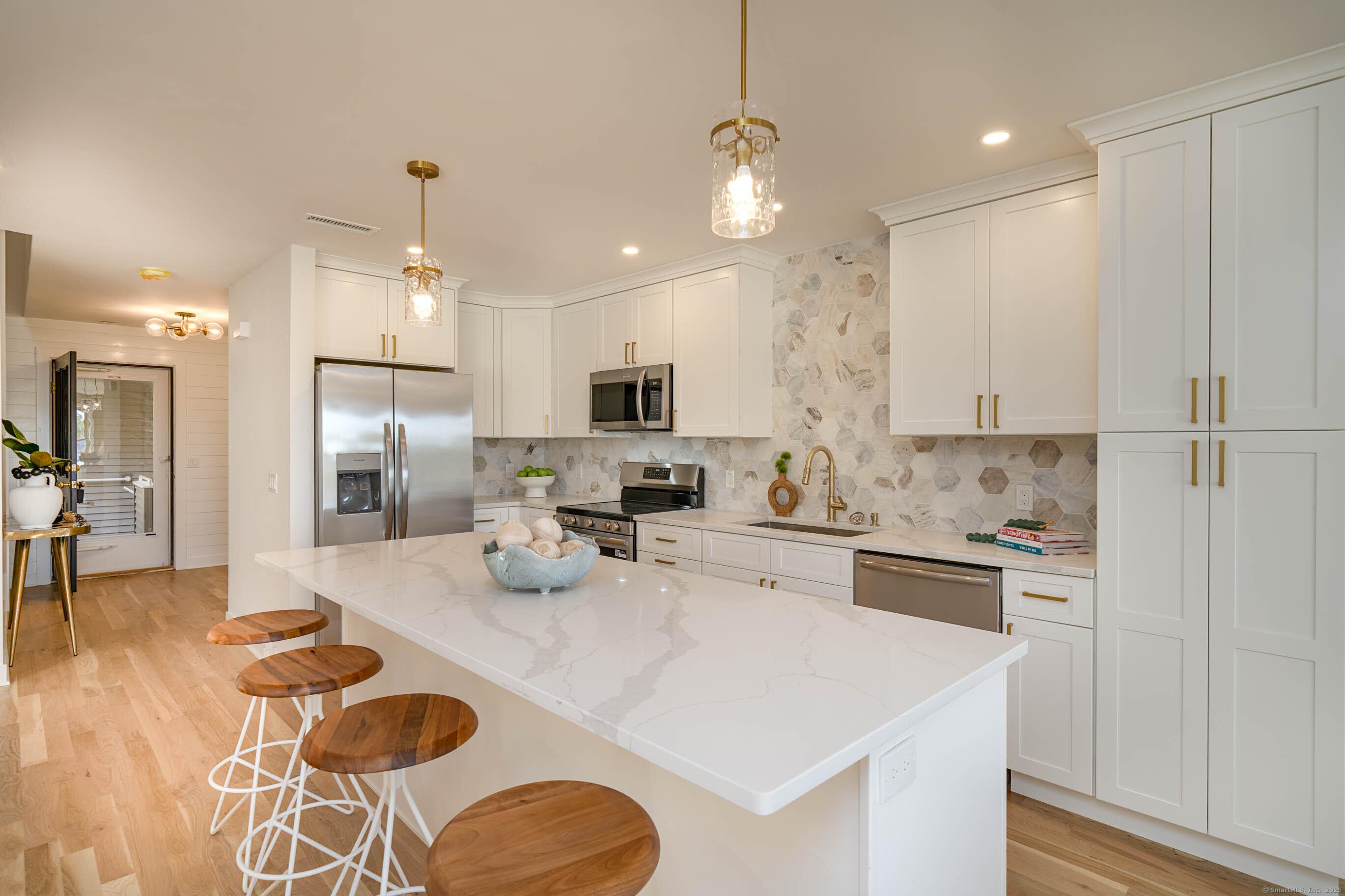 Branford, Connecticut, 06405, United States, 2 Bedrooms Bedrooms, ,3 BathroomsBathrooms,Residential,For Sale,1992436