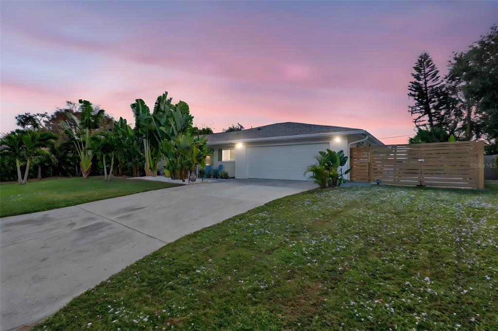 Sarasota, Florida, 34239, United States, 3 Bedrooms Bedrooms, ,2 BathroomsBathrooms,Residential,For Sale,1991192