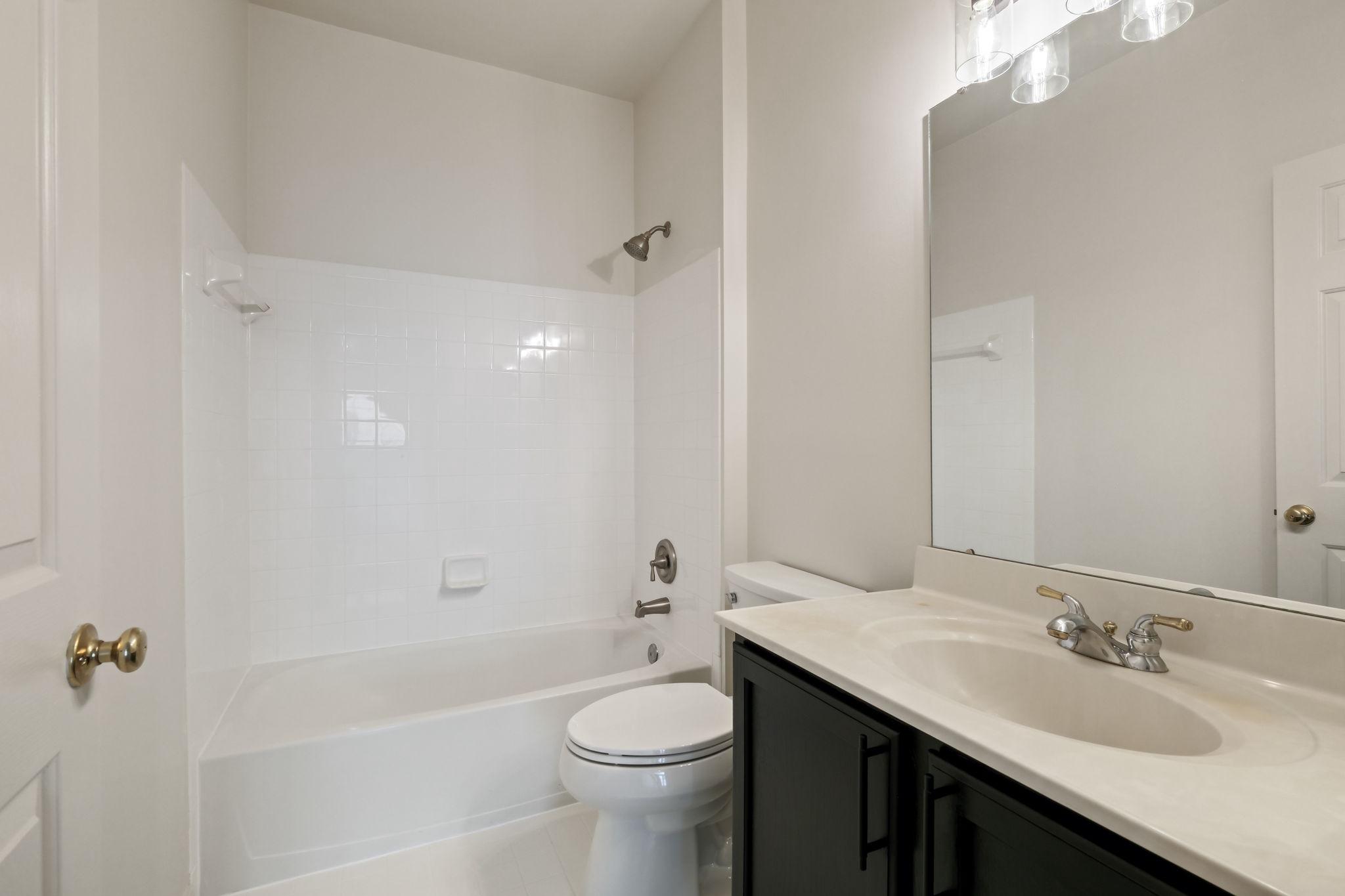 845 Lake Varuna Drive, Gaithersburg, MD, 20878 - 物件實景