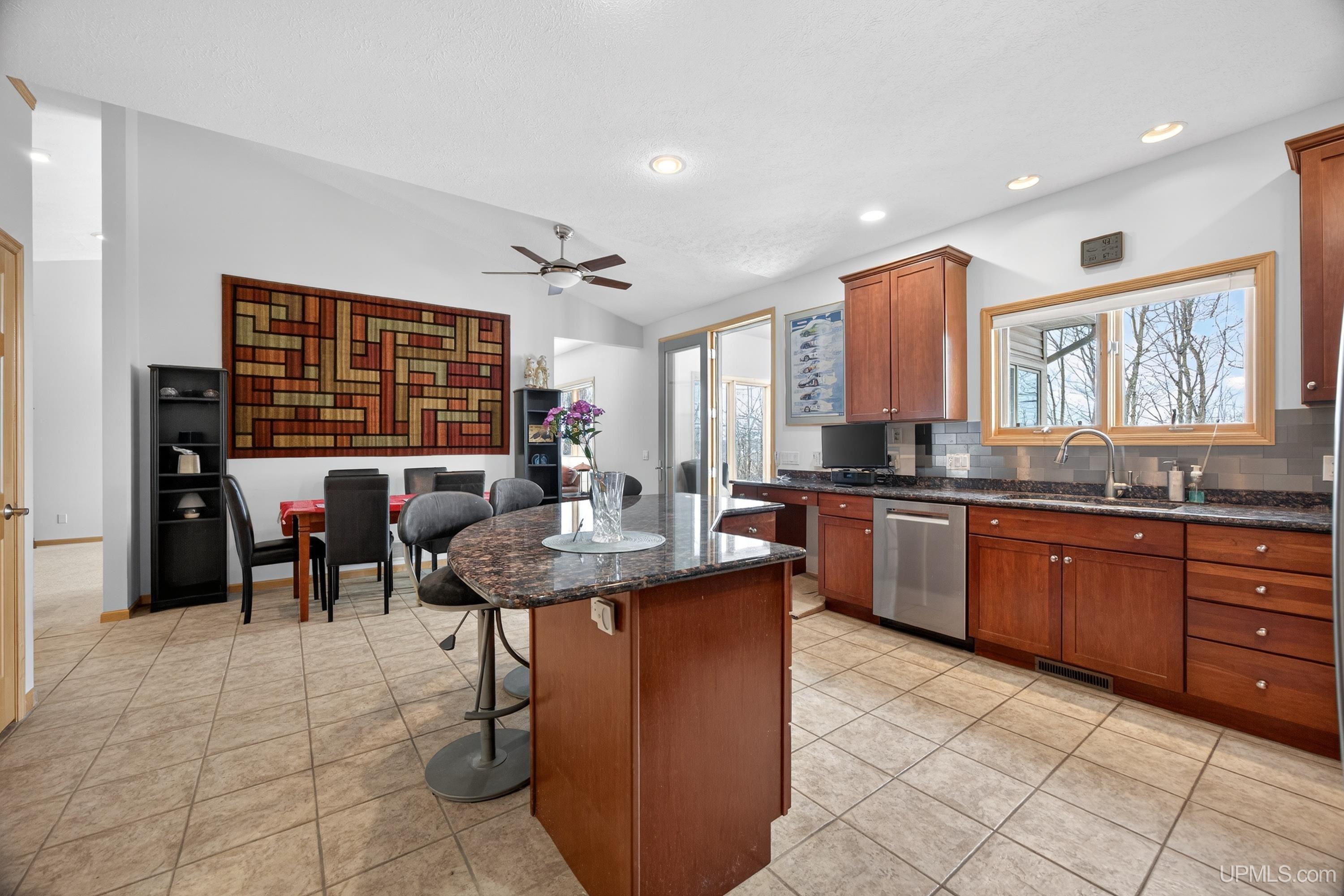 Houghton, Michigan, 49931, United States, 3 Bedrooms Bedrooms, ,4 BathroomsBathrooms,Residential,For Sale,2029605