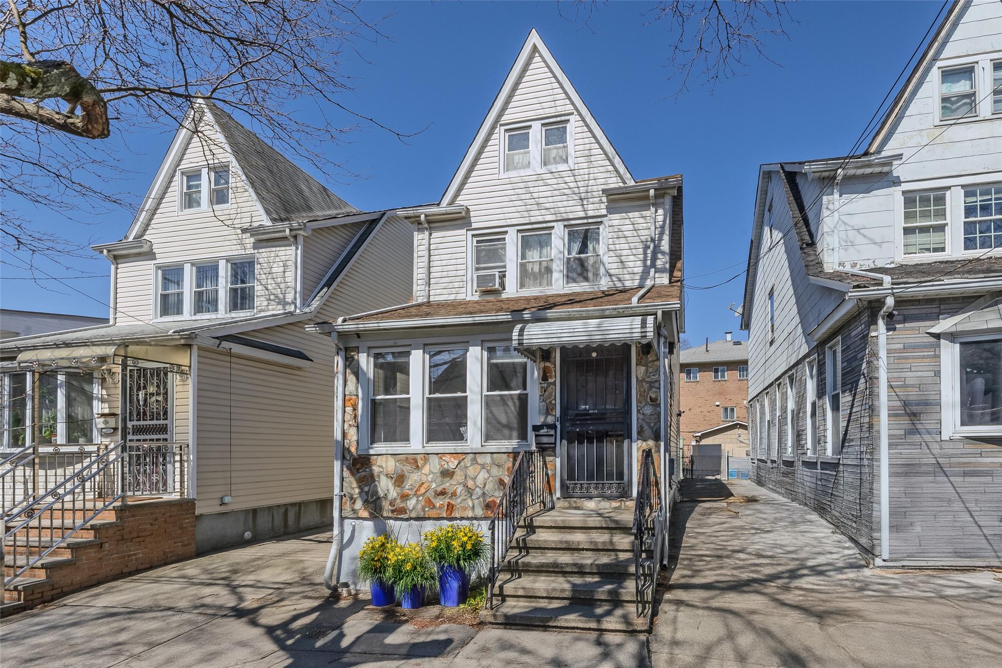 Queens Village, New York, 11428, United States, 4 Bedrooms Bedrooms, ,2 BathroomsBathrooms,Residential,For Sale,1752730
