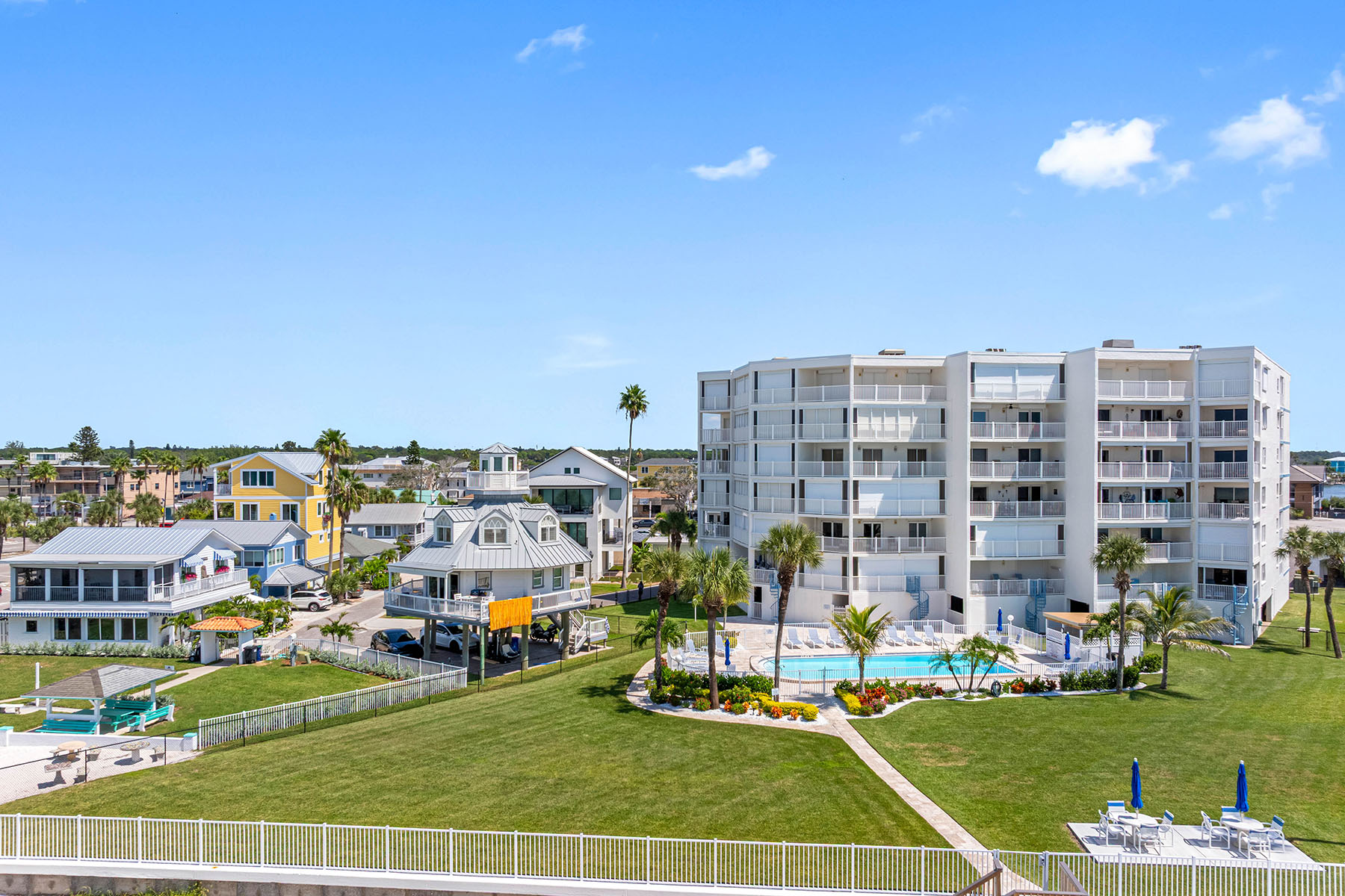  LIGHTHOUSE POINTE CONDO - 物件實景