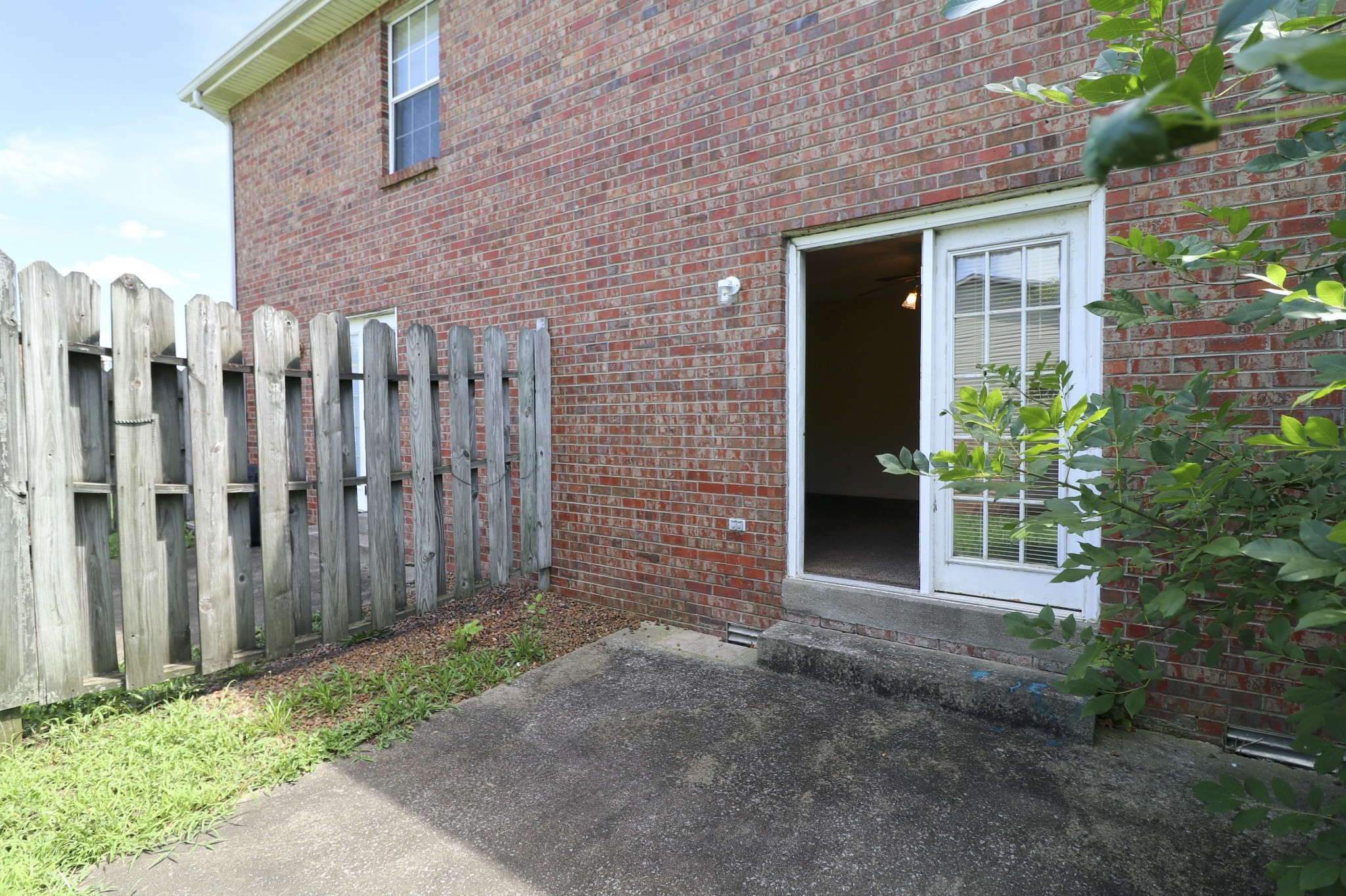 Clarksville, Tennessee, 37042, United States, ,Residential,For Sale,1943496