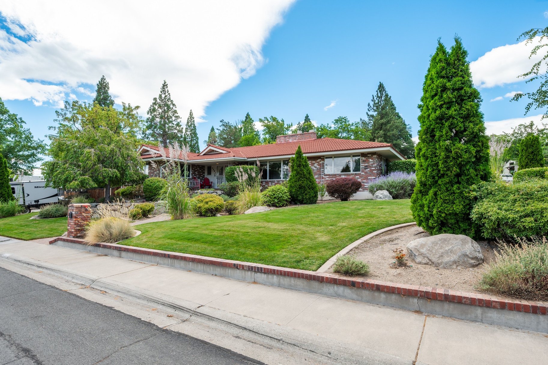  RARE SKYLINE HEIGHTS OPPORTUNITY  6,024 SF BRICK HOME ON .38 ACRE  NO HOA - 物件實景