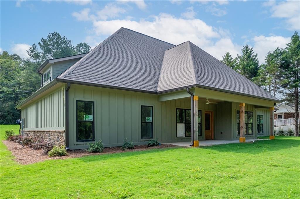 Calhoun, Georgia, 30701, United States, 4 Bedrooms Bedrooms, ,4 BathroomsBathrooms,Residential,For Sale,1980767