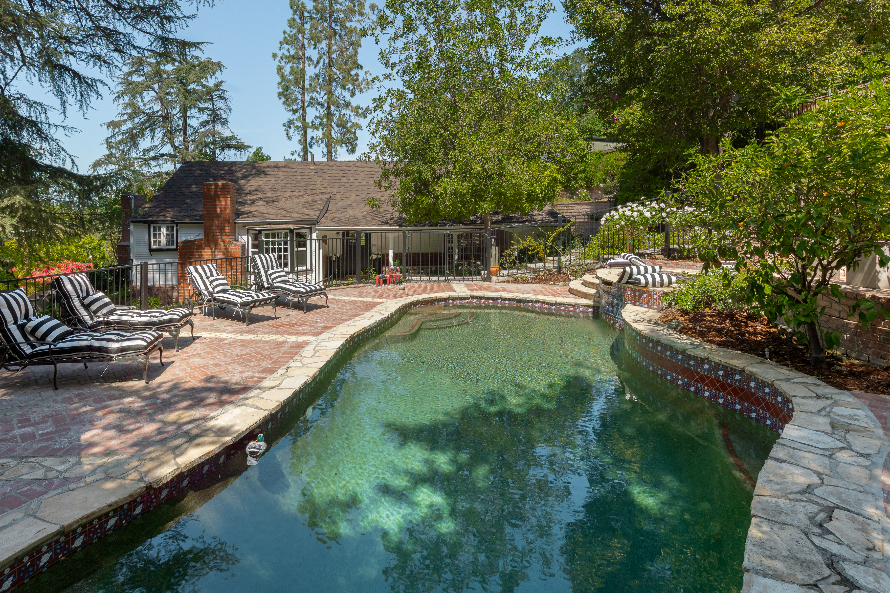  4650 Encino Avenue - 物件實景