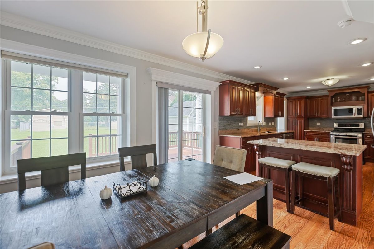 Lombard, Illinois, 60148, United States, 4 Bedrooms Bedrooms, ,4 BathroomsBathrooms,Residential,For Sale,1900568