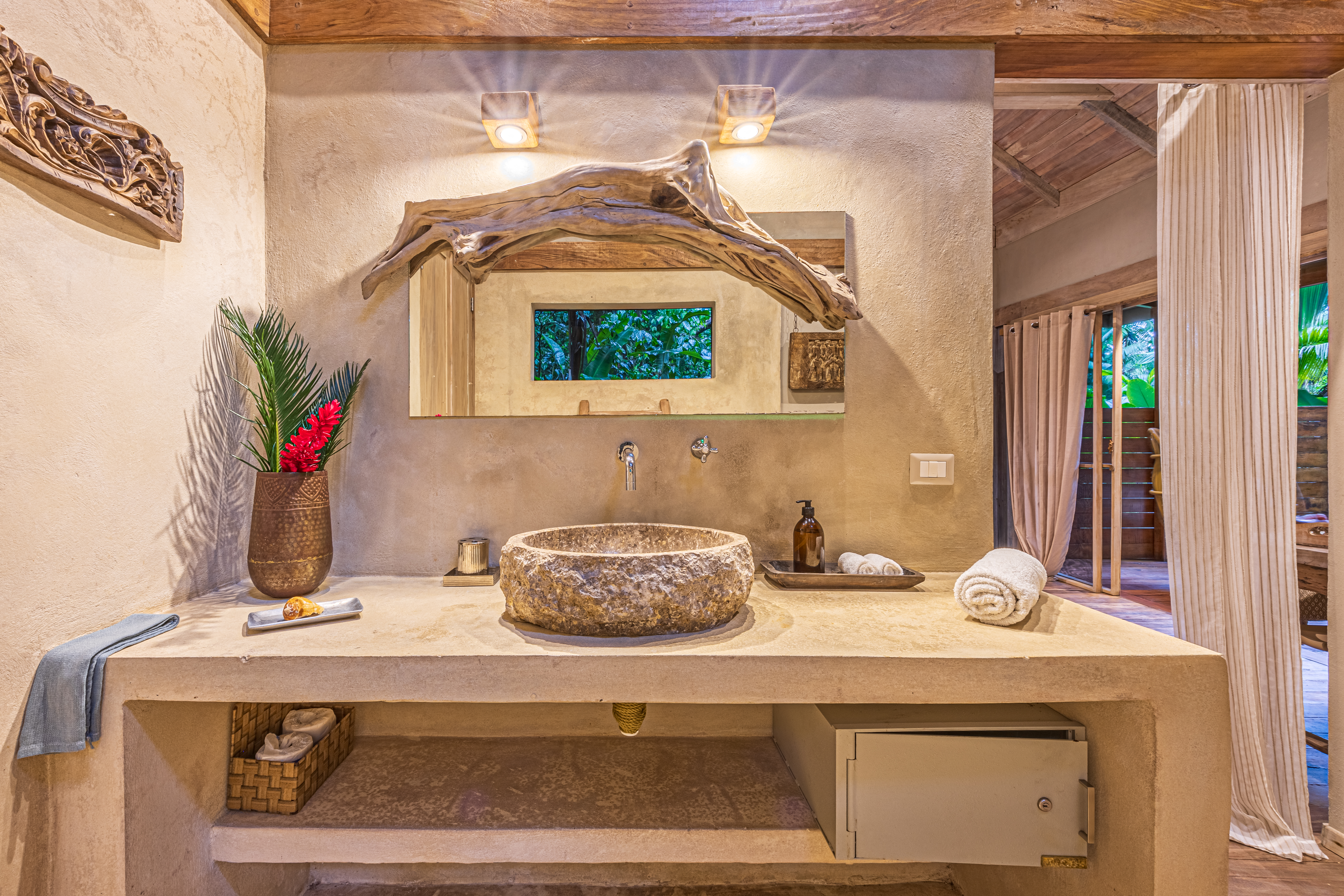 Golfito, Puntarenas, CR, 15 Bedrooms Bedrooms, ,13 BathroomsBathrooms,Residential,For Sale,1903279