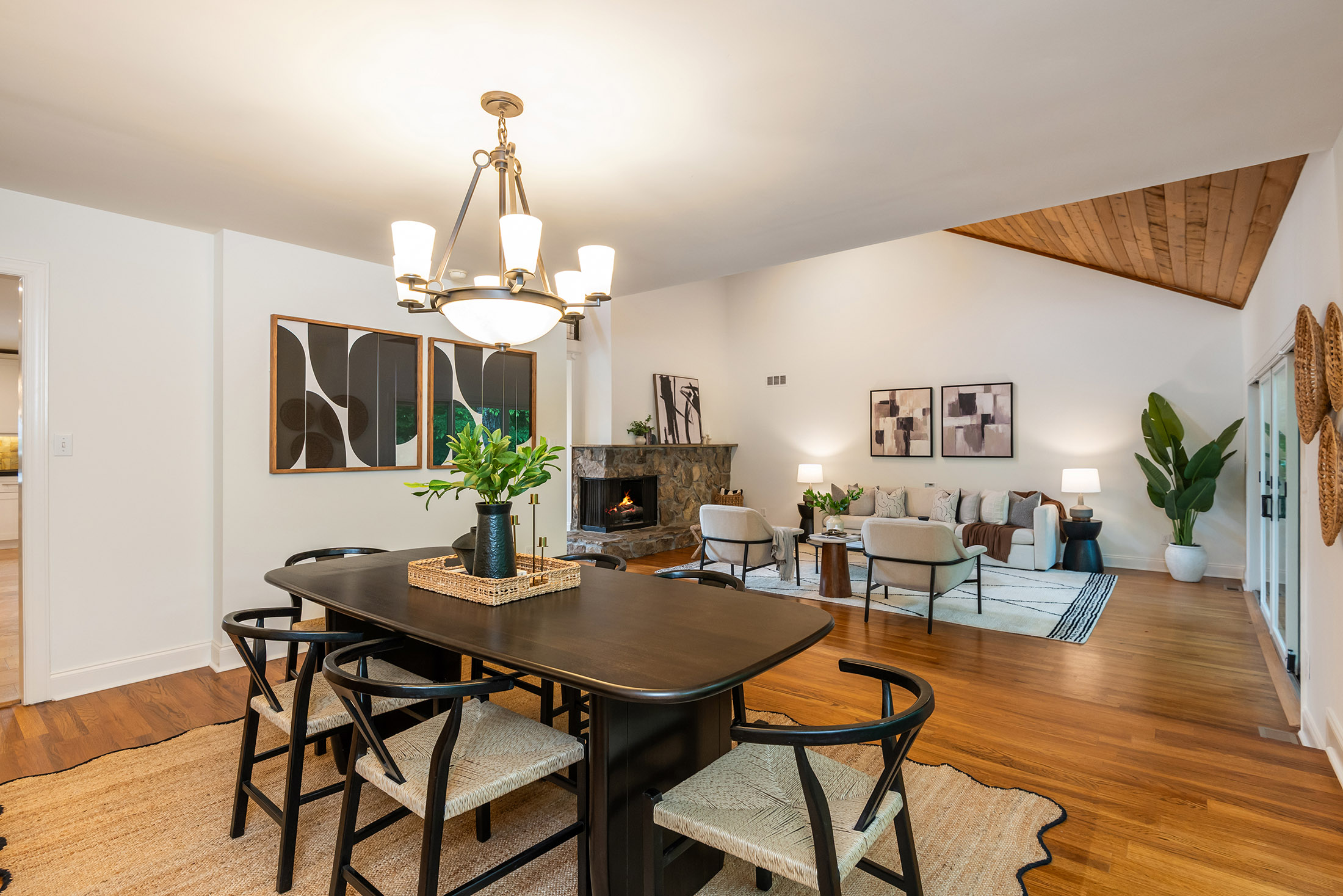  Thoughtfully Renovated Contemporary Home - 物件實景