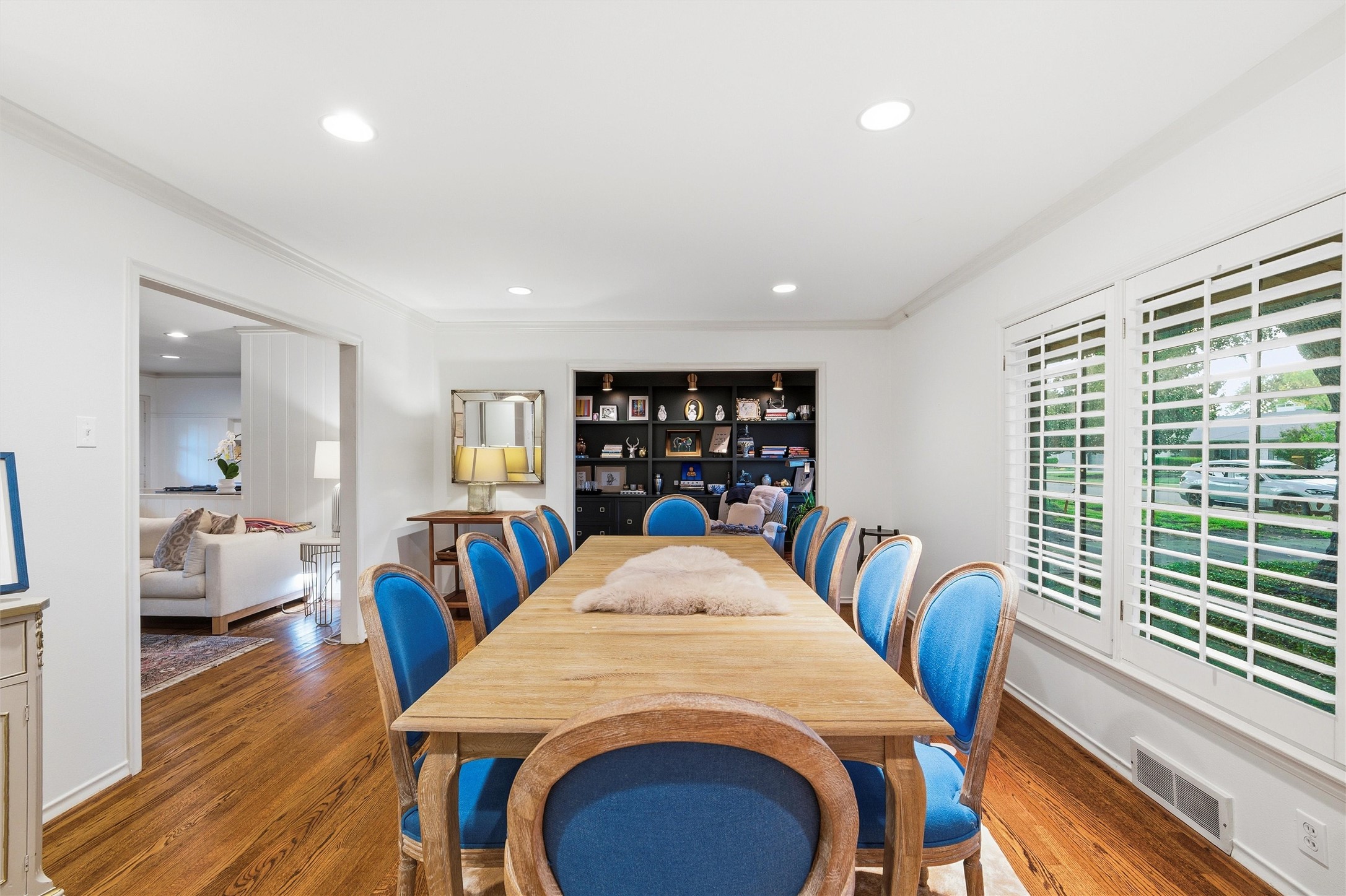 Dallas, Texas, 75214, United States, 3 Bedrooms Bedrooms, ,2 BathroomsBathrooms,Residential,For Sale,1989303