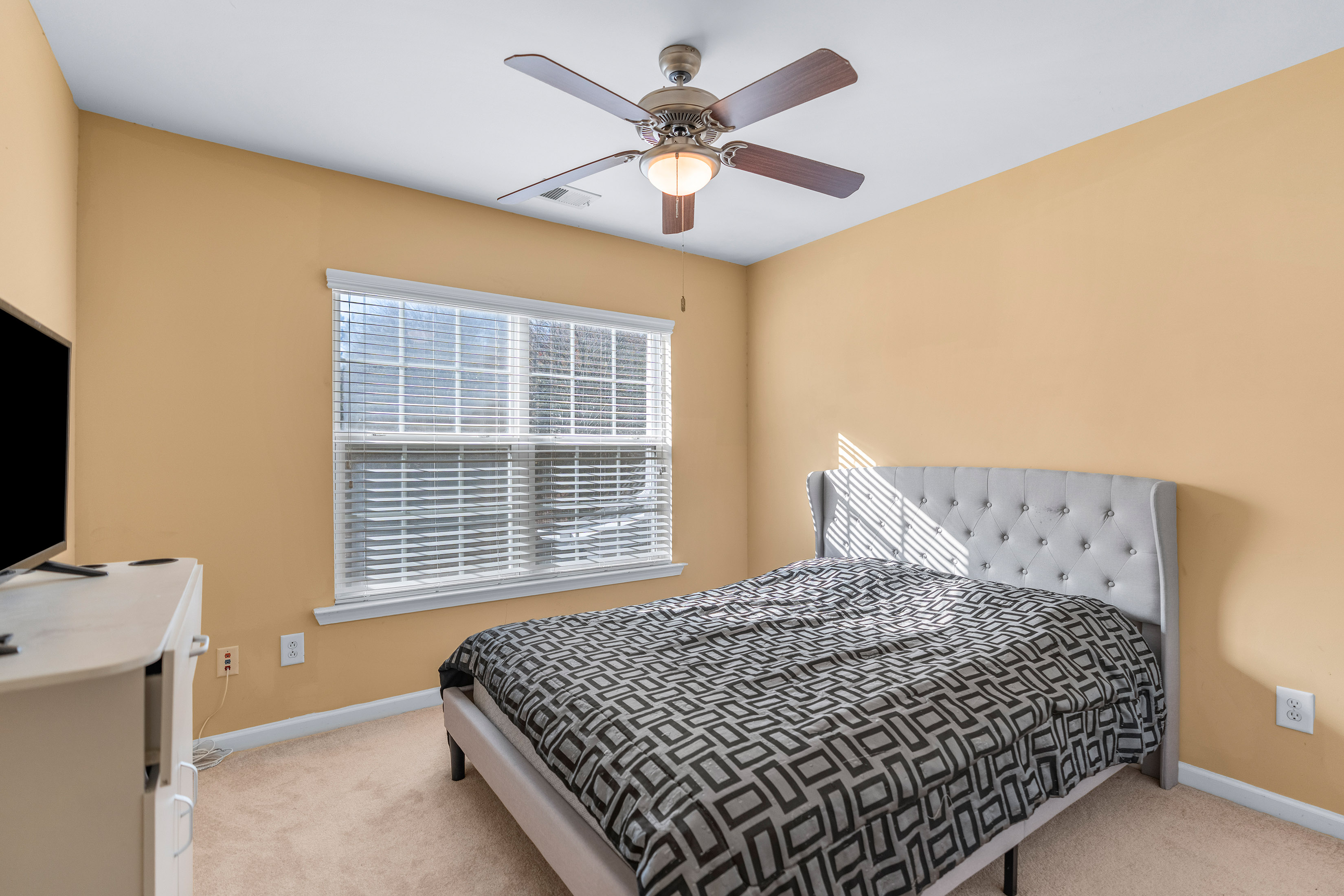  Stylish, Spacious and Ideally Located Townhome - 物件實景