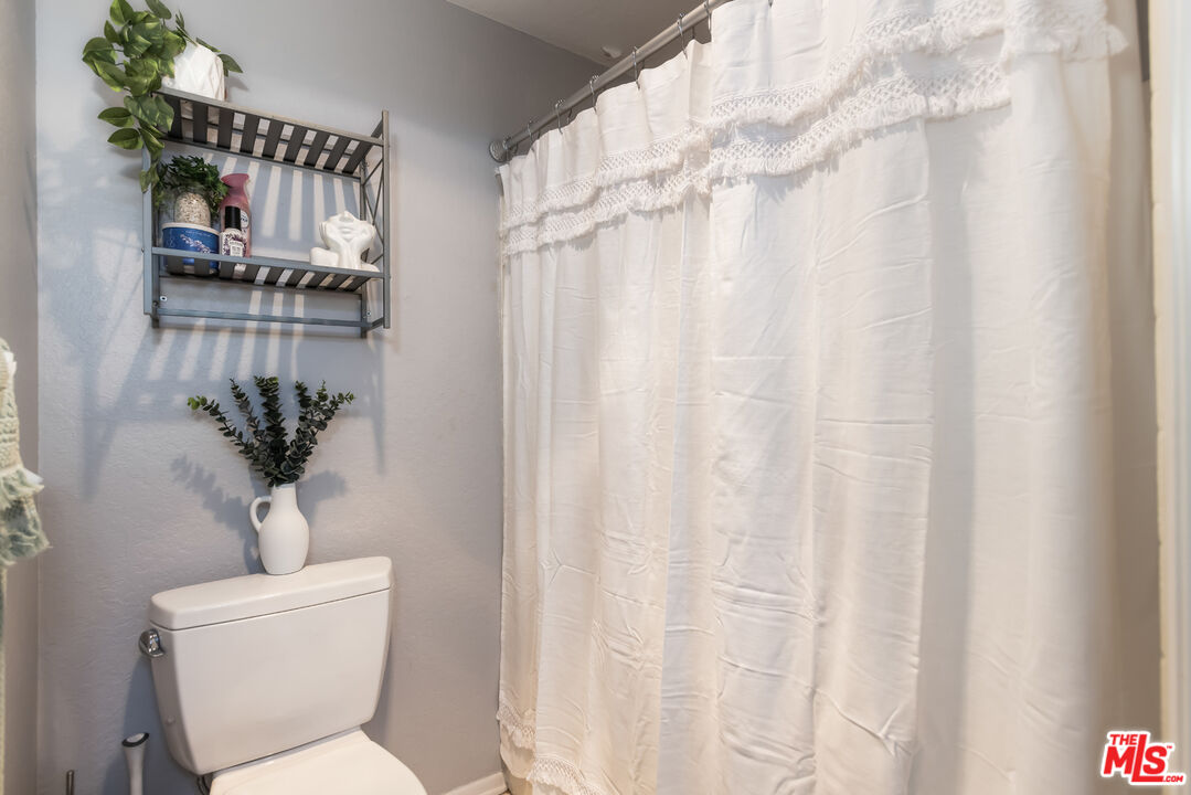 Playa Del Rey, California, 90293, United States, 1 Bedroom Bedrooms, ,1 BathroomBathrooms,Residential,For Sale,1940076