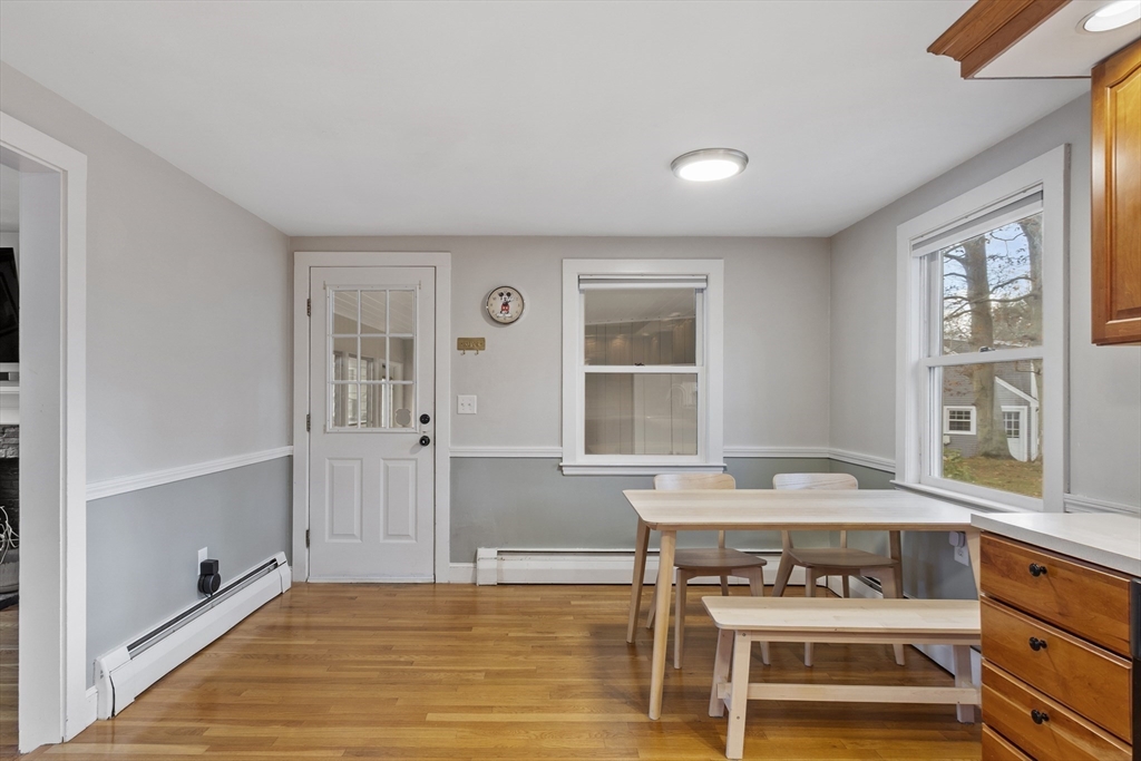 Hamilton, Massachusetts, 01982, United States, 4 Bedrooms Bedrooms, ,2 BathroomsBathrooms,Residential,For Sale,1989221