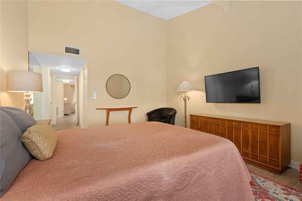 Sarasota, Florida, 34231, United States, 2 Bedrooms Bedrooms, ,2 BathroomsBathrooms,Residential,For Sale,1969119