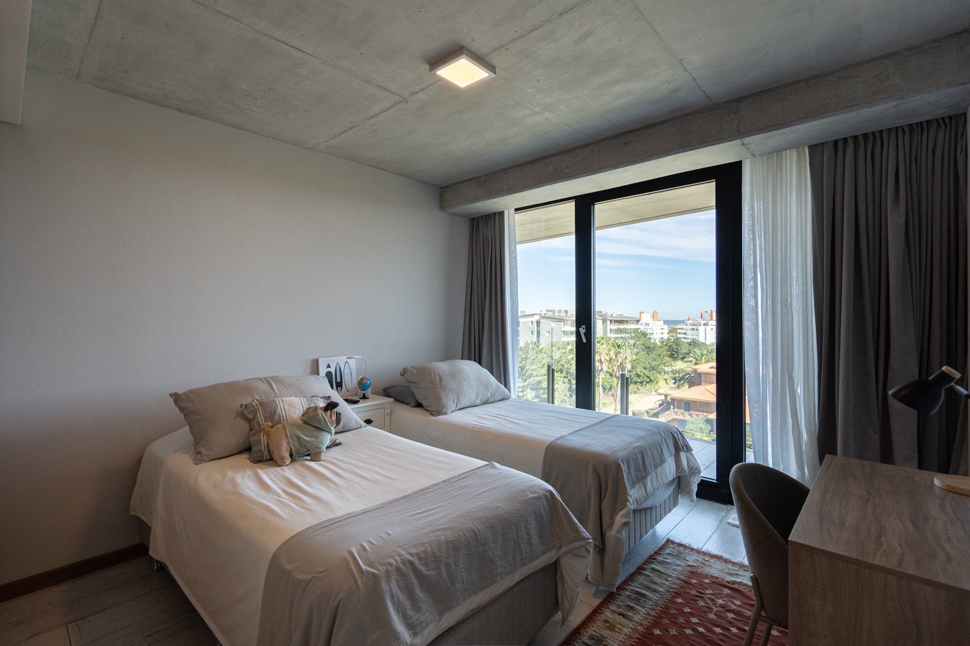  Unit for sale in the renowned Surfside Village1 tower - 物件實景
