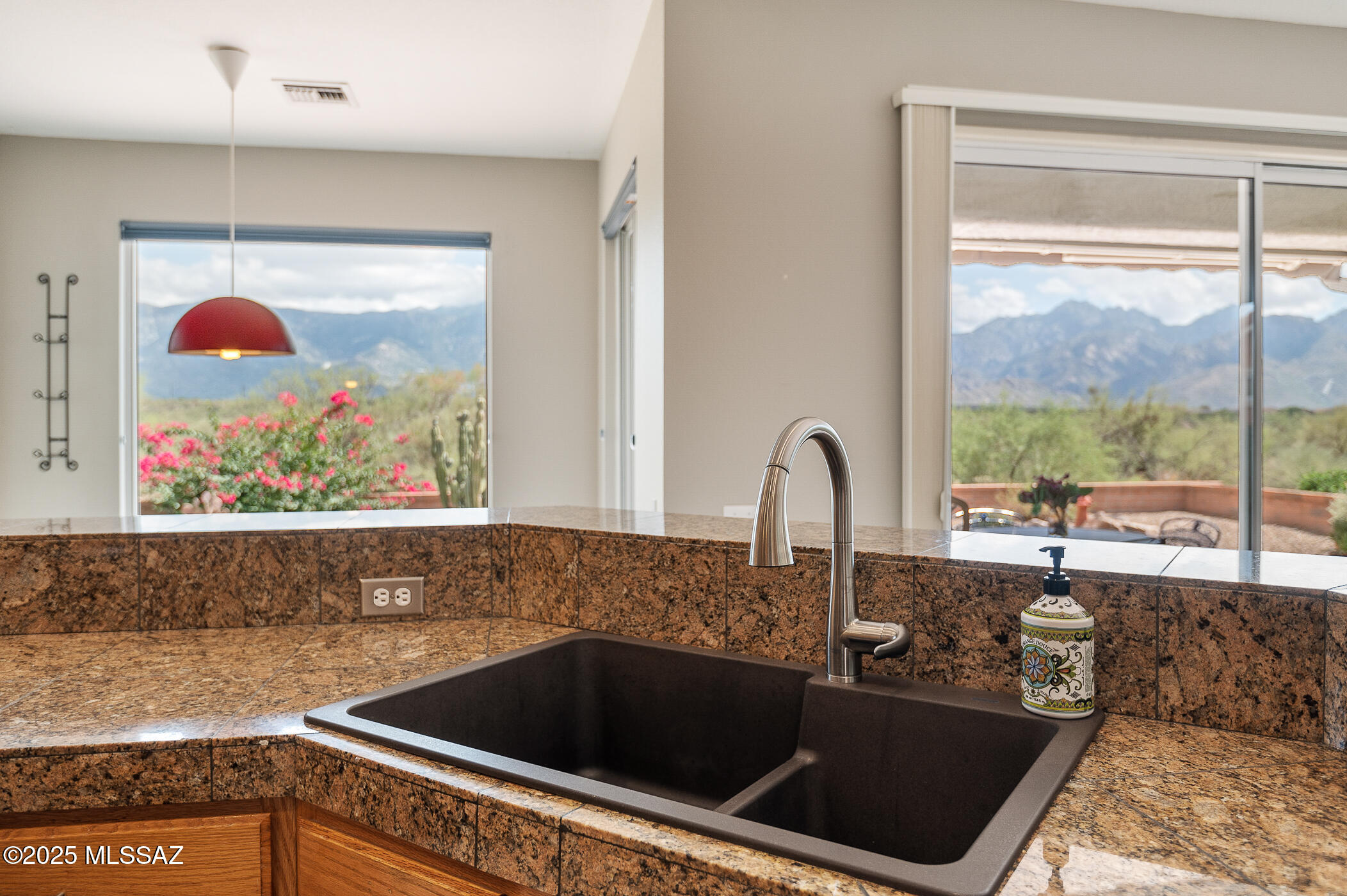 Oro Valley, Arizona, 85755, United States, 2 Bedrooms Bedrooms, ,2 BathroomsBathrooms,Residential,For Sale,1959033