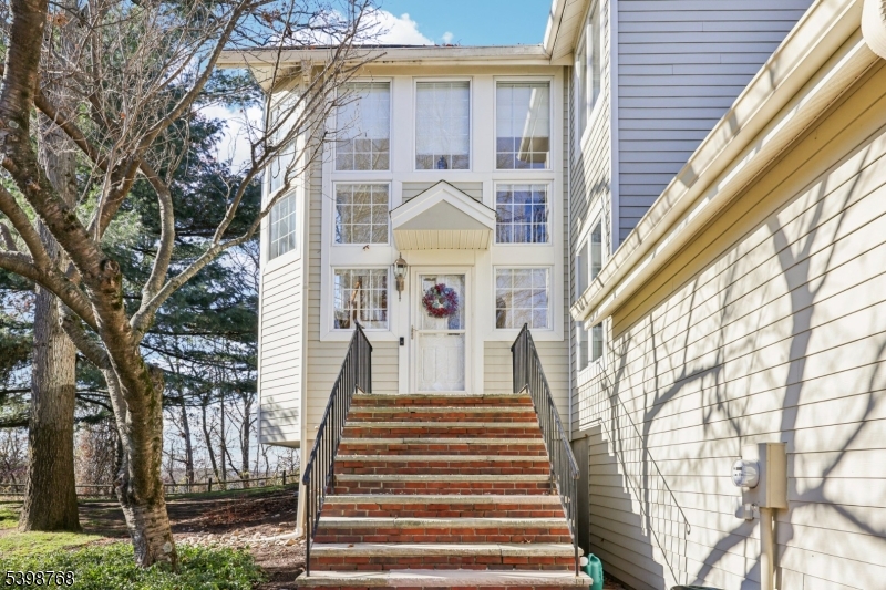 Wayne Twp., New Jersey, 07470, United States, 2 Bedrooms Bedrooms, ,3 BathroomsBathrooms,Residential,For Sale,2002003