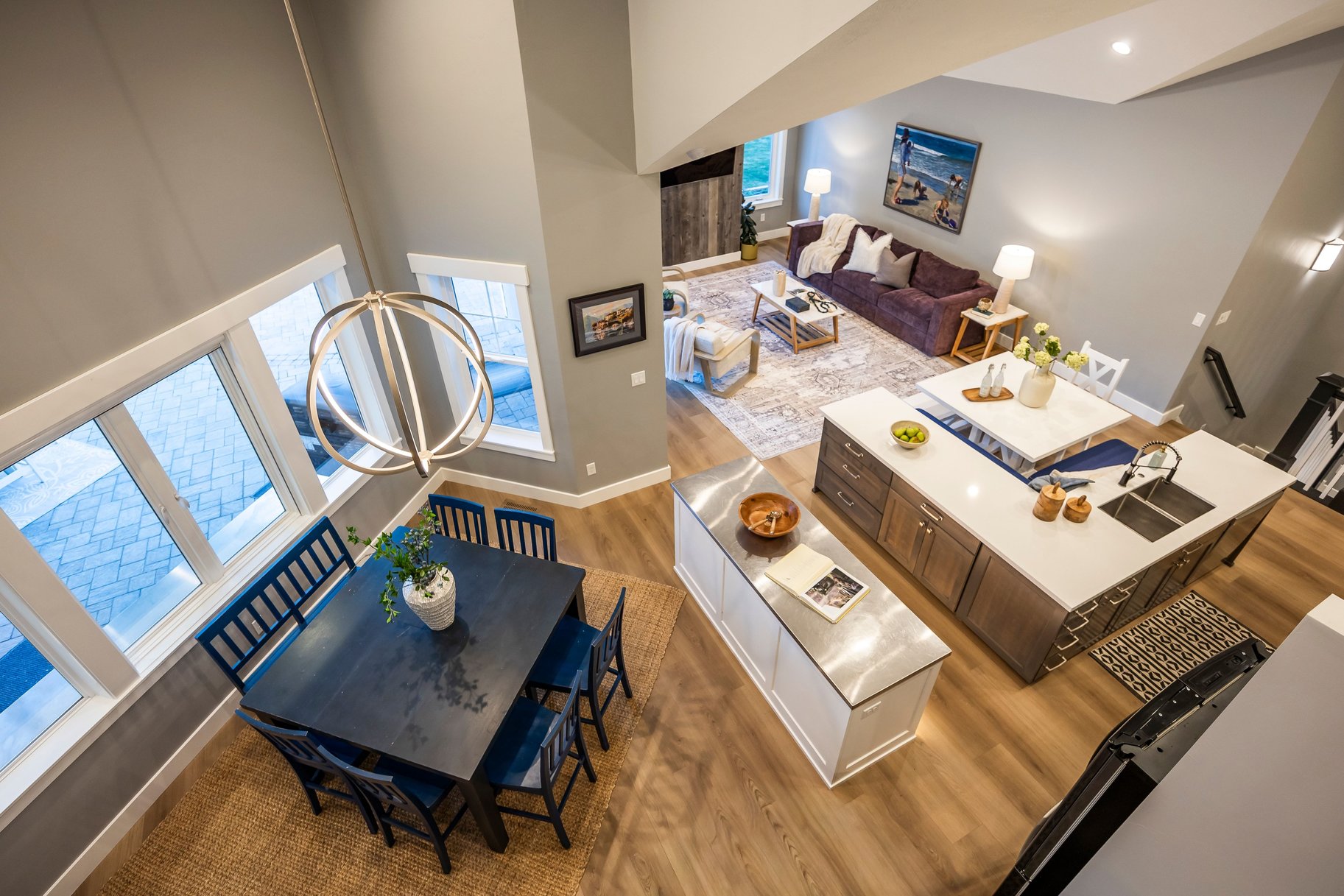  Beautiful Craftsman Rambler With Basement Apartment, Sports Pool and Pool House - 物件實景
