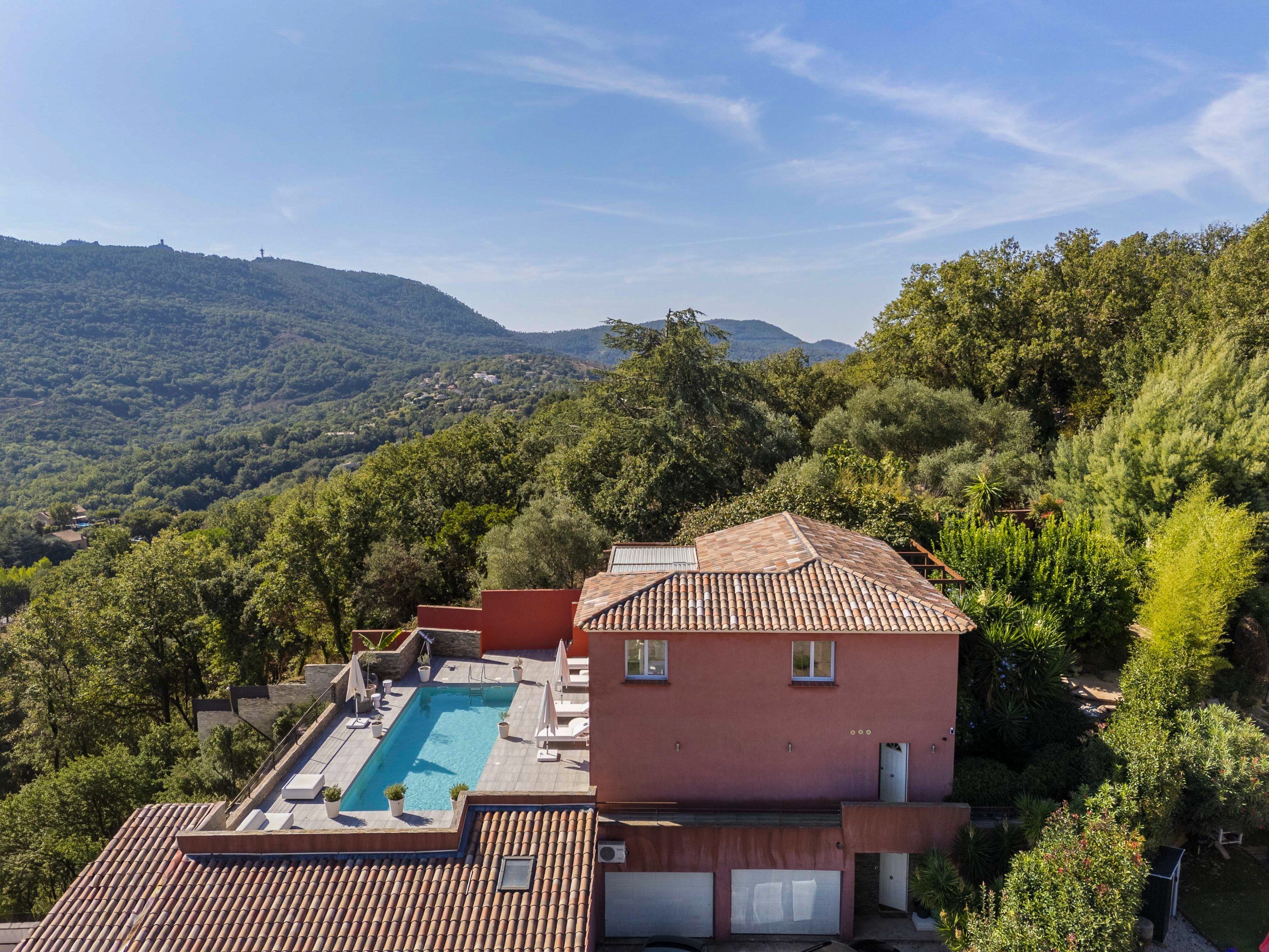  Villa for sale in Adrets-de-l’Estérel with sea view and pool, French Riviera - 物件實景