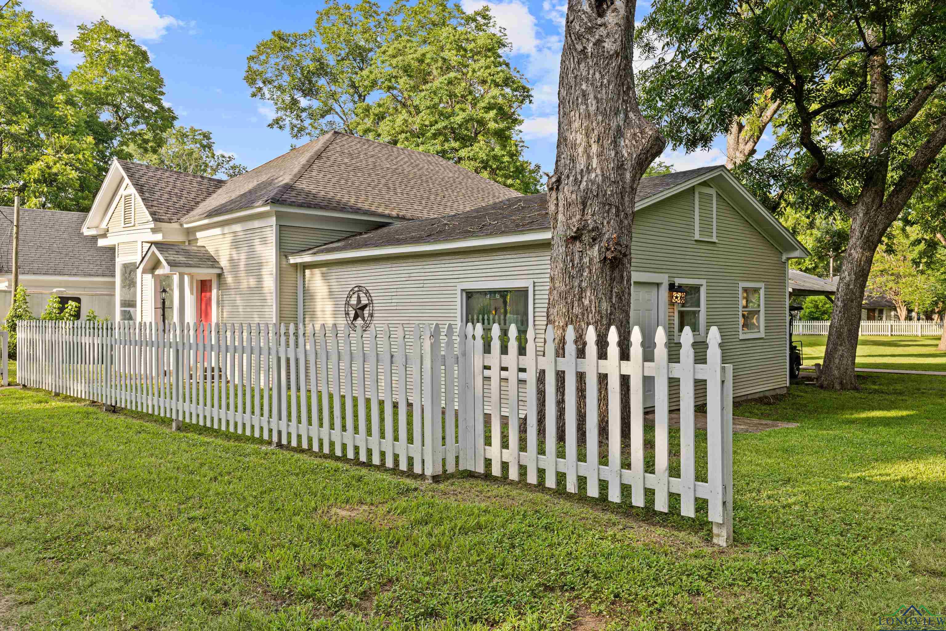 Jefferson, Texas, 75657, United States, 4 Bedrooms Bedrooms, ,5 BathroomsBathrooms,Residential,For Sale,1868474