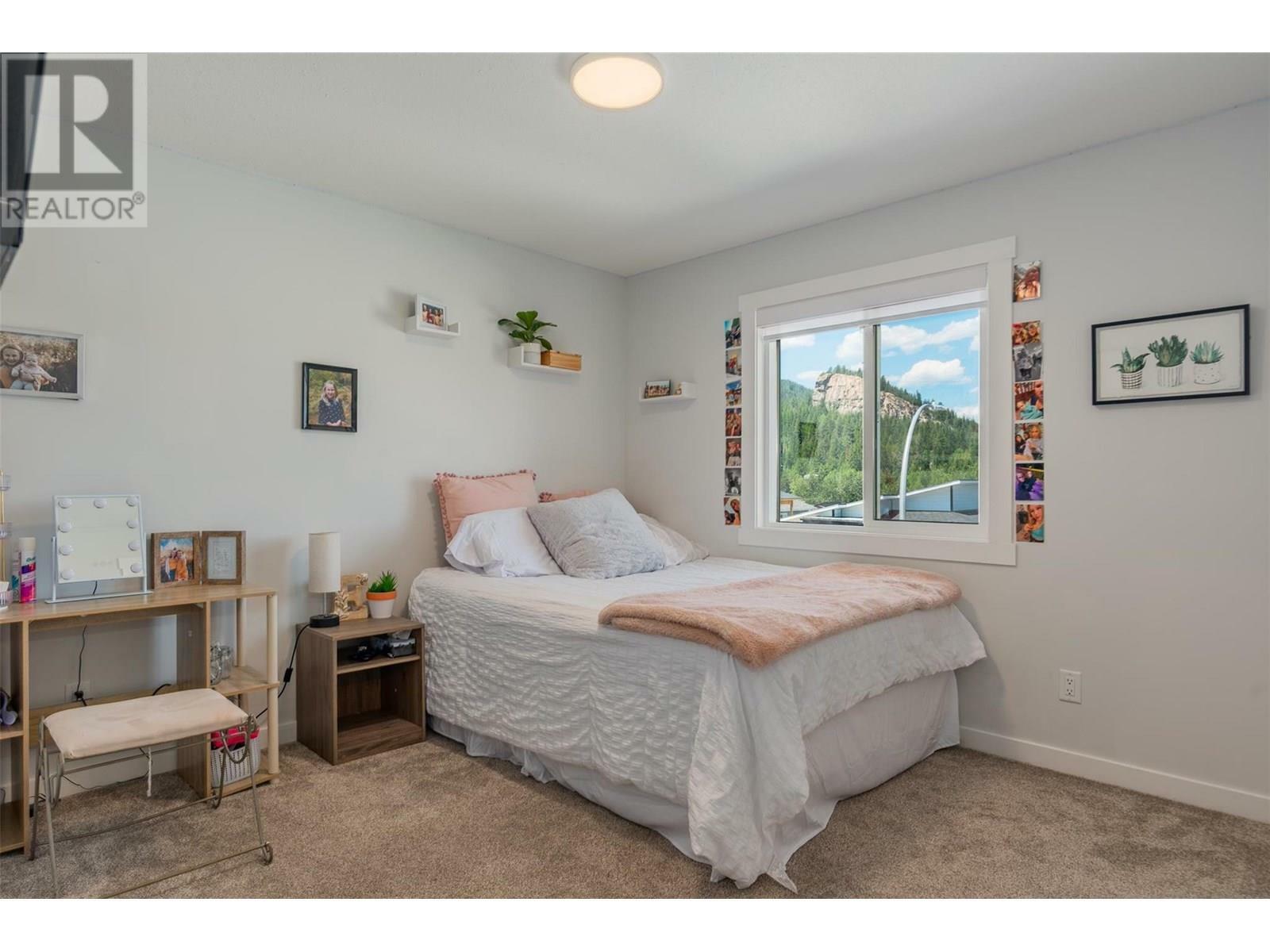CASTLEGAR, British Columbia, V1N 4X8, CA, 6 Bedrooms Bedrooms, ,3 BathroomsBathrooms,Residential,For Sale,1883021