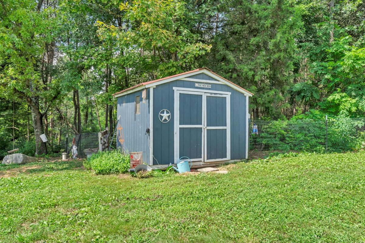 Buchanan, Virginia, 24066, United States, 5 Bedrooms Bedrooms, ,4 BathroomsBathrooms,Residential,For Sale,1900741