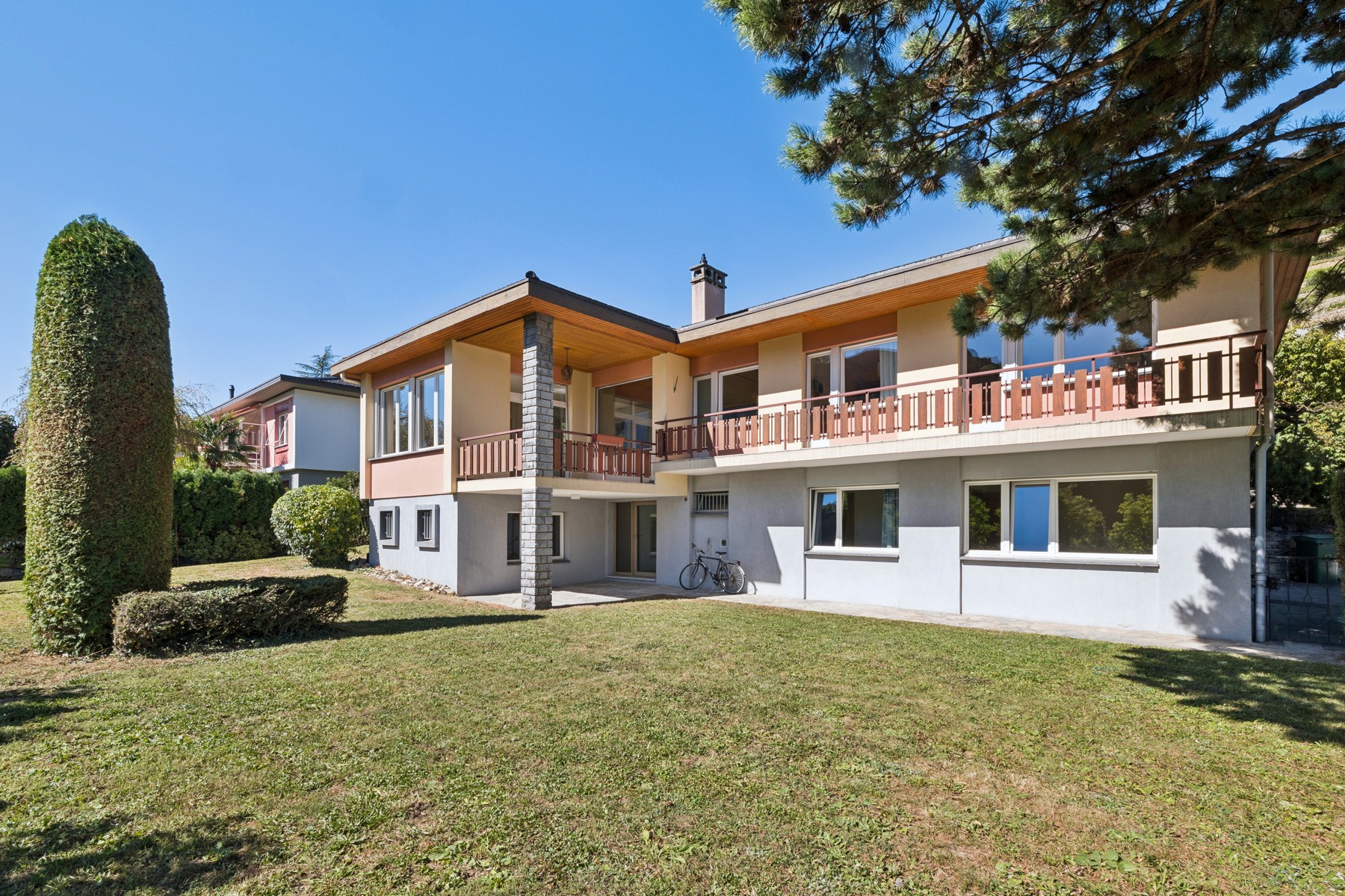  Stunning property with a view of the Château de Tourbillon - 物件實景