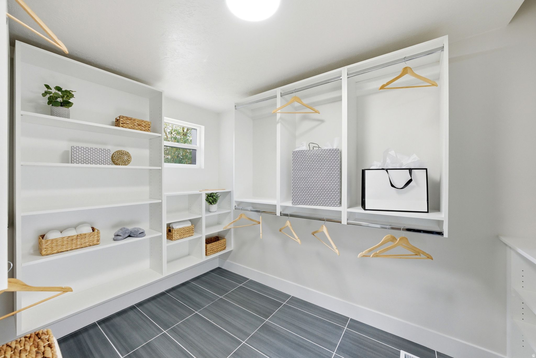 Salt Lake City, Utah, 84105, United States, 4 Bedrooms Bedrooms, ,2 BathroomsBathrooms,Residential,For Sale,2001722