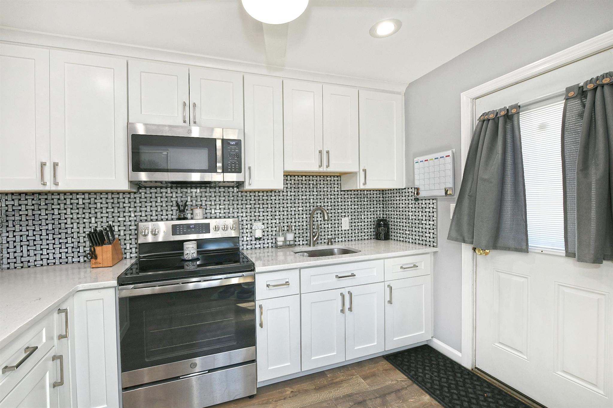Levittown, New York, 11756, United States, 3 Bedrooms Bedrooms, ,1 BathroomBathrooms,Residential,For Sale,1737239