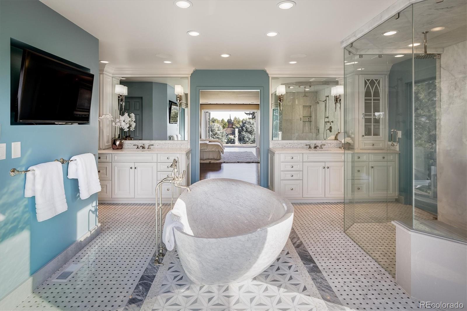 Centennial, Colorado, 80016, United States, 6 Bedrooms Bedrooms, ,4 BathroomsBathrooms,Residential,For Sale,1940890