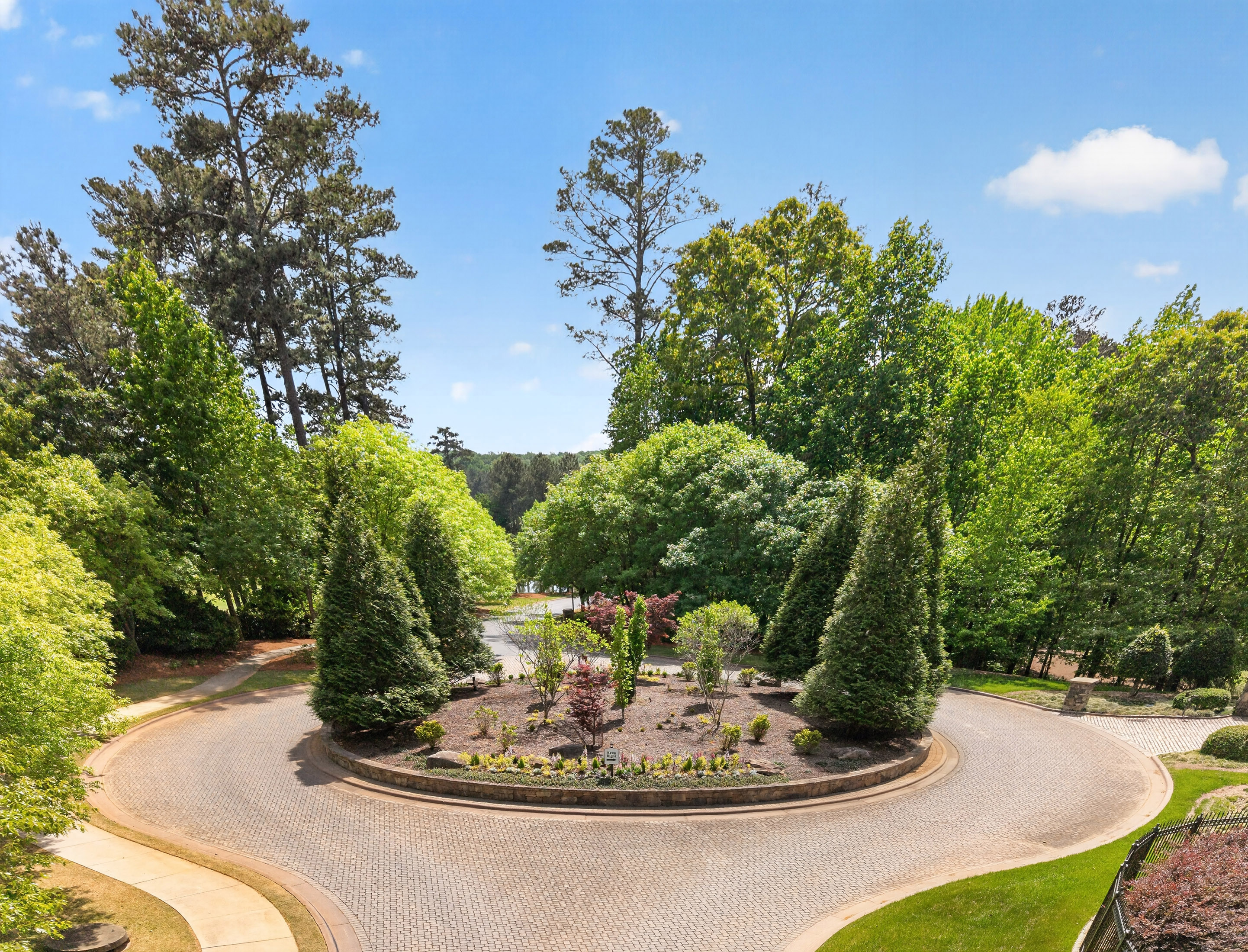  Experience Luxury in One of Georgia’s Most Prestigious Gated Golf Communities - 物件實景