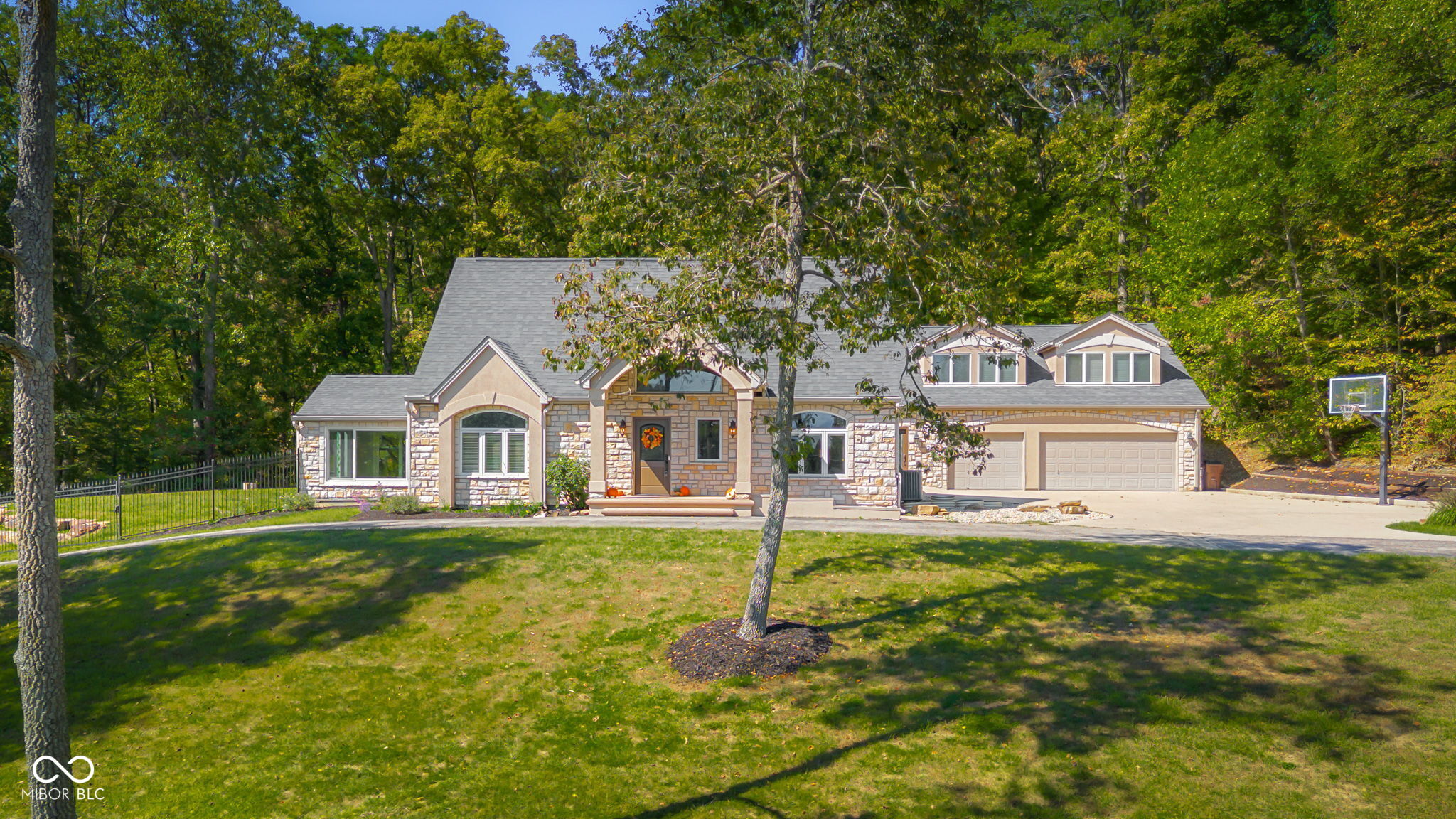 Columbus, Indiana, 47201, United States, 5 Bedrooms Bedrooms, ,6 BathroomsBathrooms,Residential,For Sale,1982008