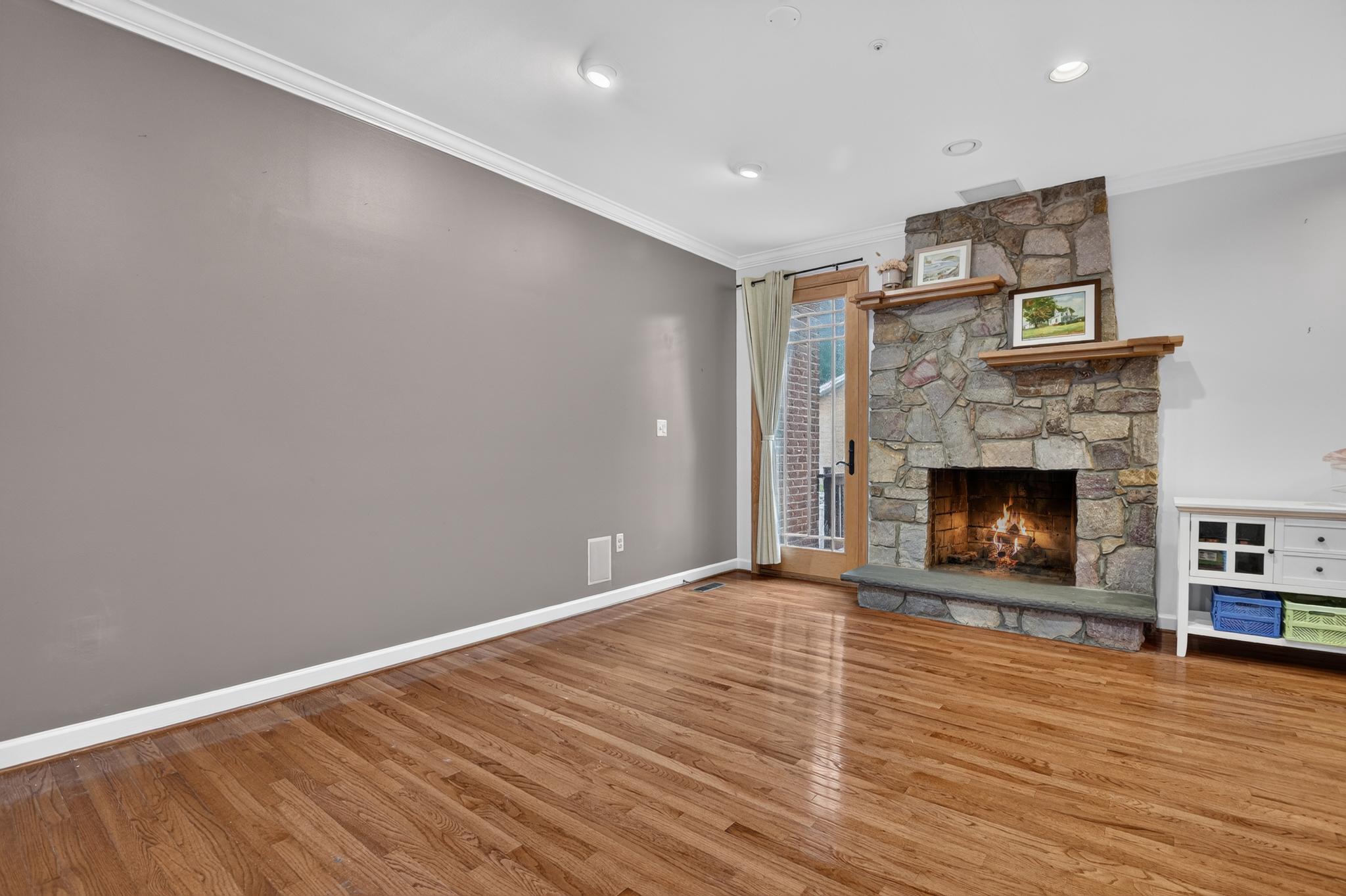  105 Crofton Hill Lane, Rockville, MD, 20850 - 物件實景