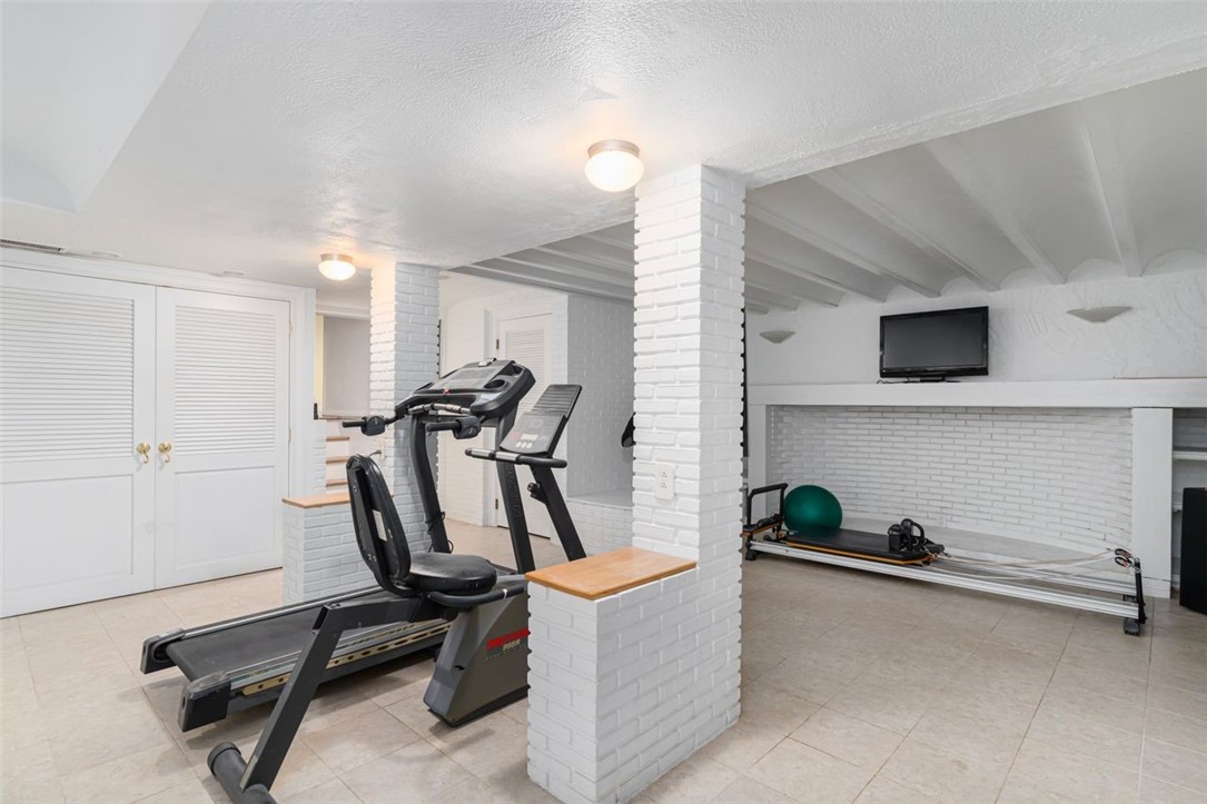 Warwick, Rhode Island, 02886, United States, 4 Bedrooms Bedrooms, ,2 BathroomsBathrooms,Residential,For Sale,1918180