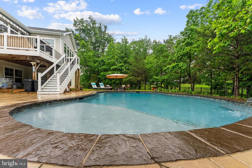 Warrenton, Virginia, 20187, United States, 4 Bedrooms Bedrooms, ,4 BathroomsBathrooms,Residential,For Sale,2048905