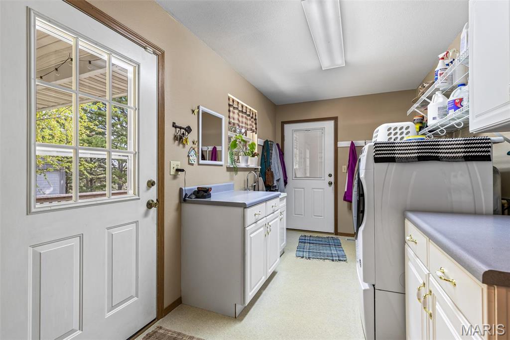Farmington, Missouri, 63640, United States, 4 Bedrooms Bedrooms, ,3 BathroomsBathrooms,Residential,For Sale,1941808
